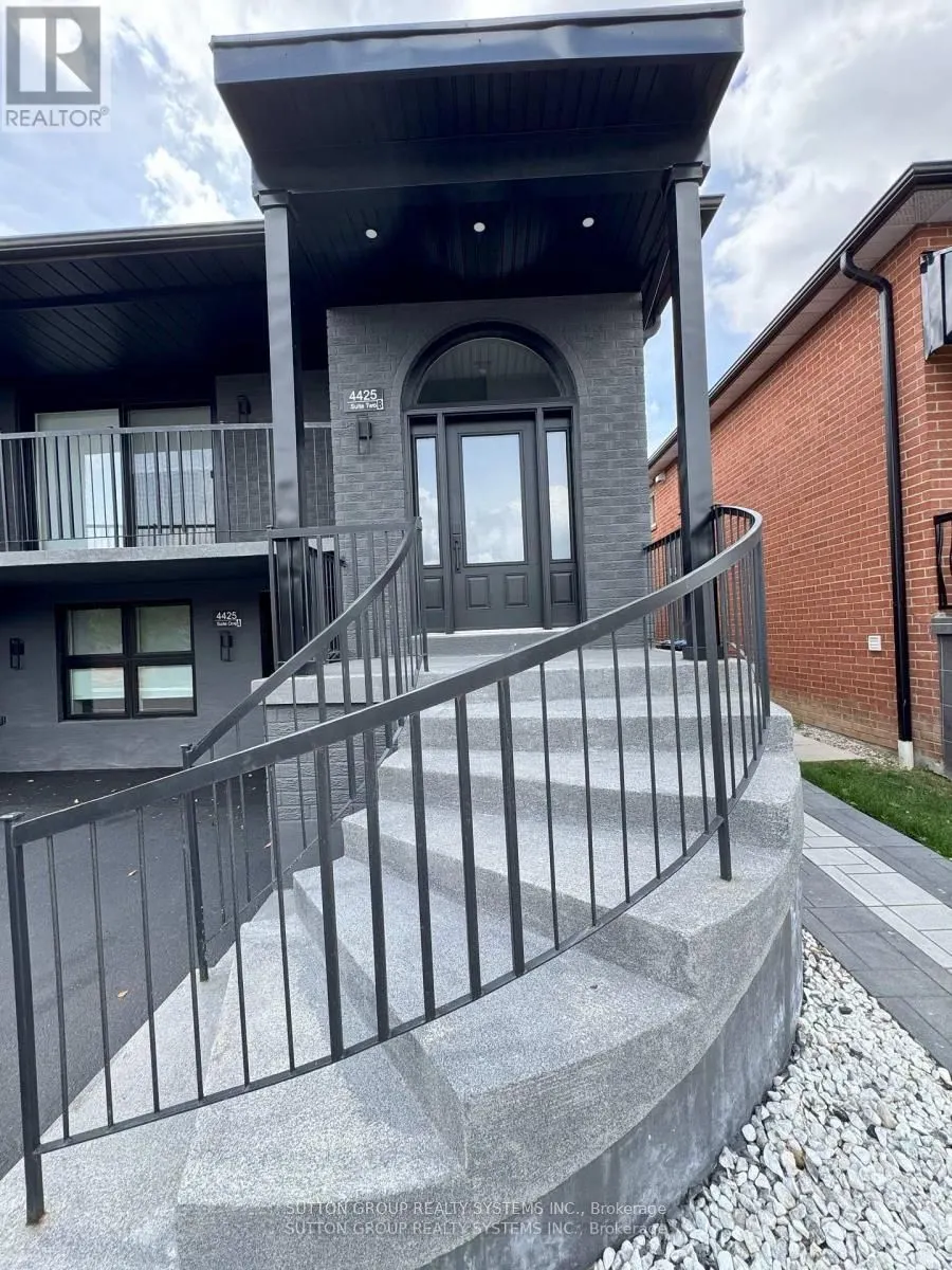 4425 Curia Crescent, #Upper