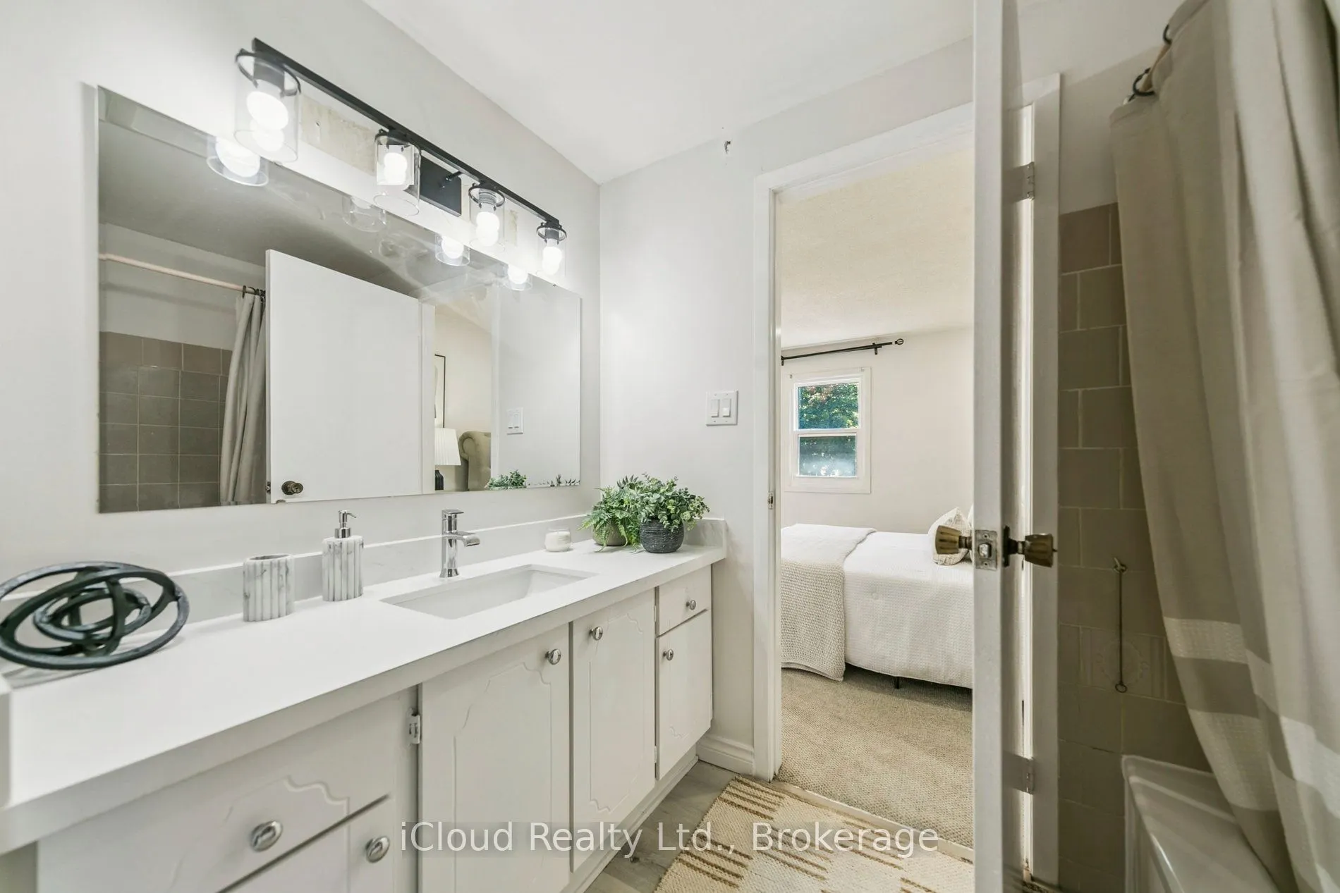 3455 Caplan Crescent, #3