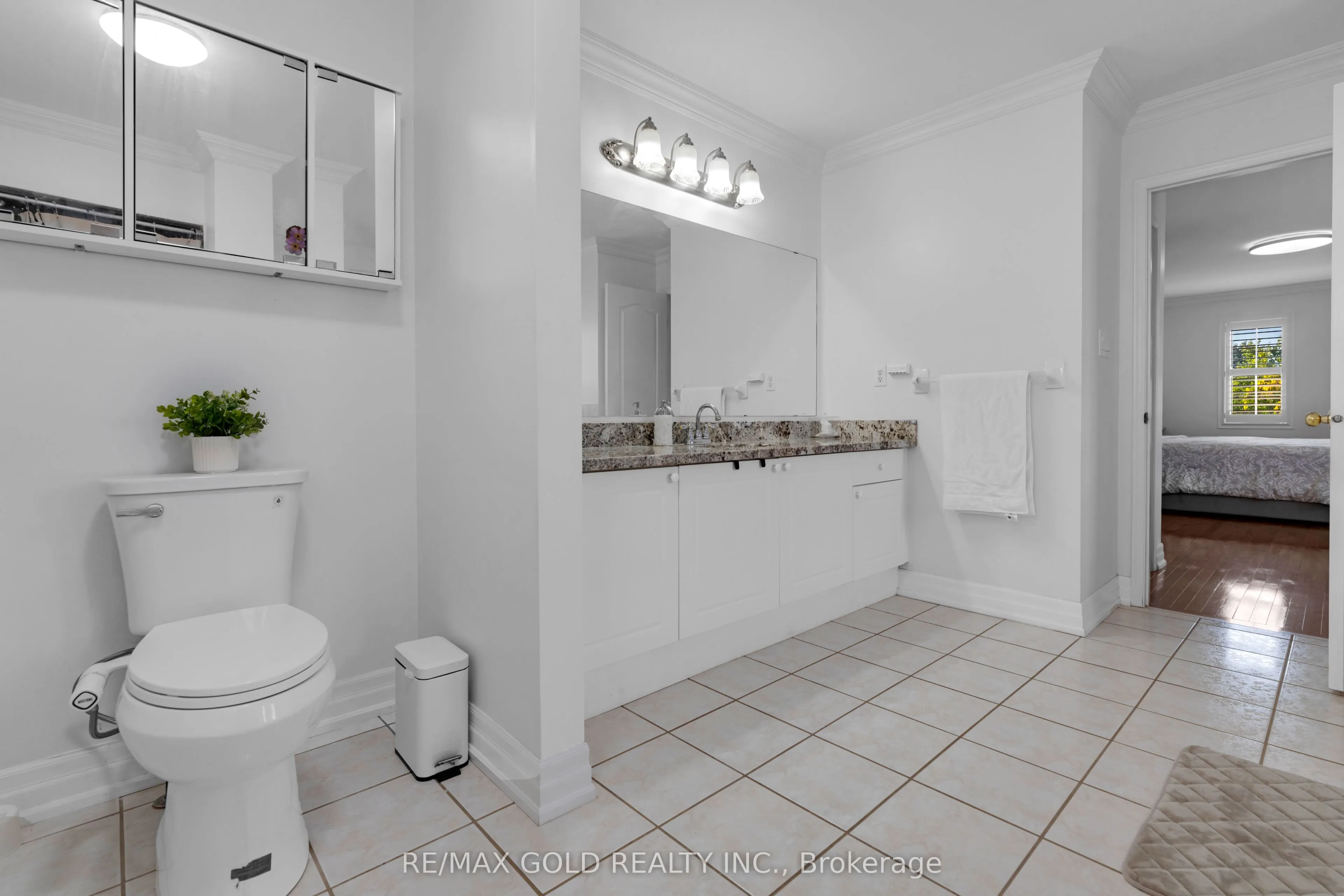52 LINDERWOOD Drive N