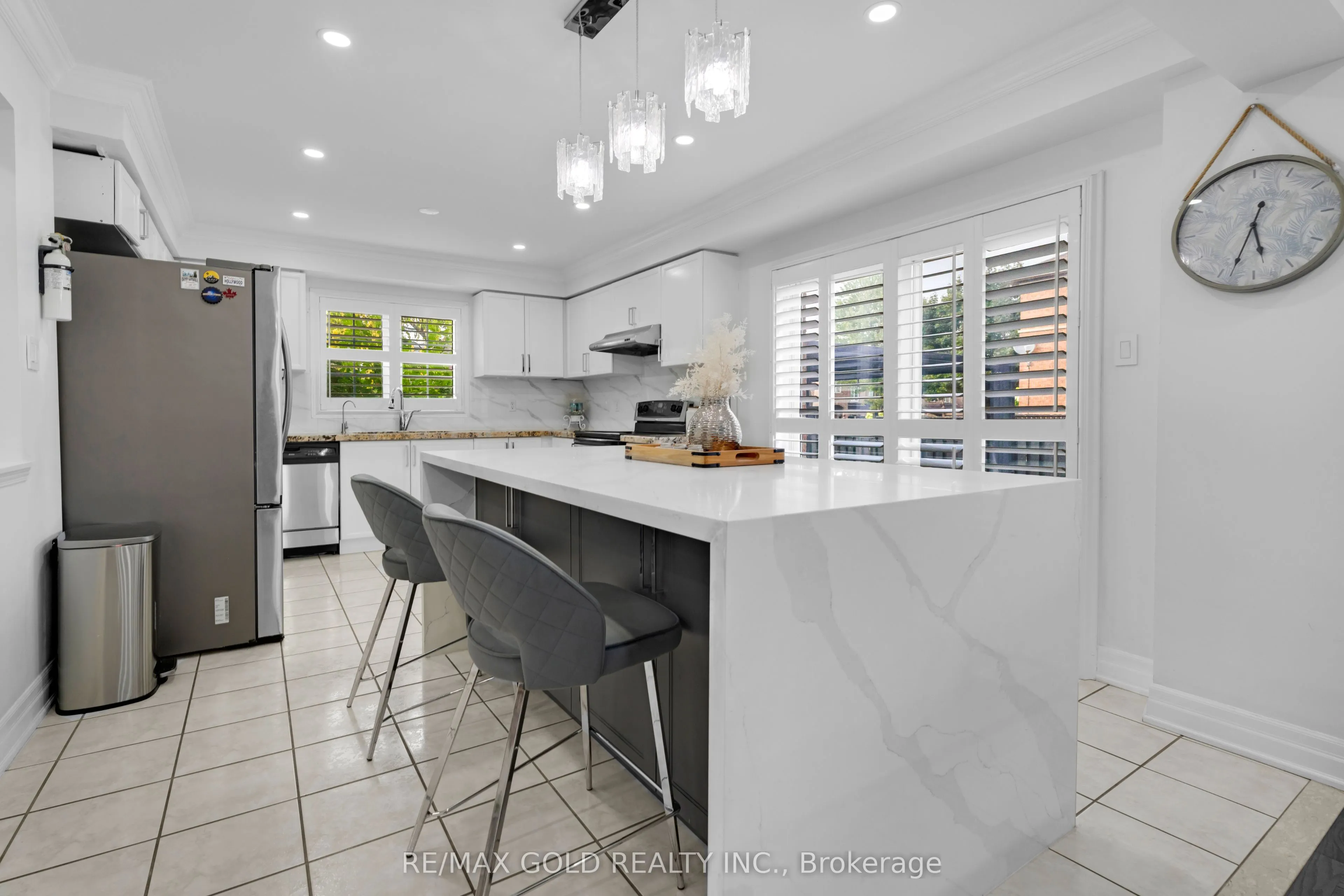 52 LINDERWOOD Drive N