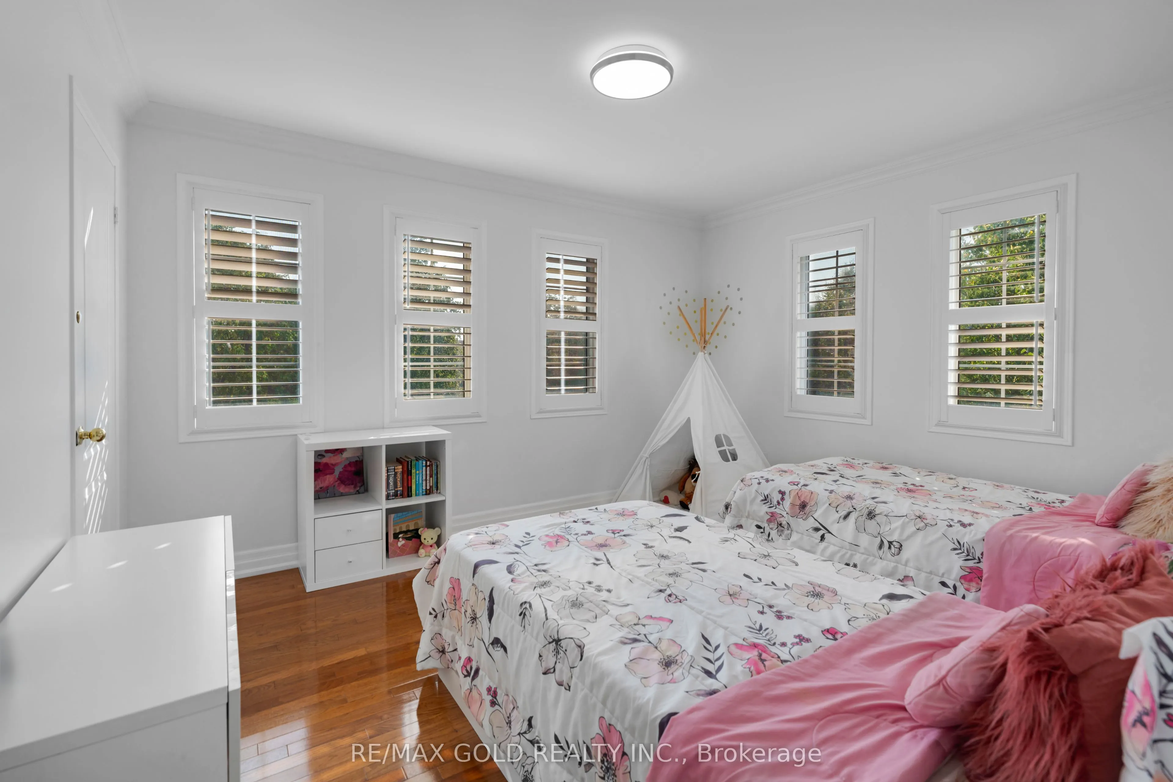 52 LINDERWOOD Drive N