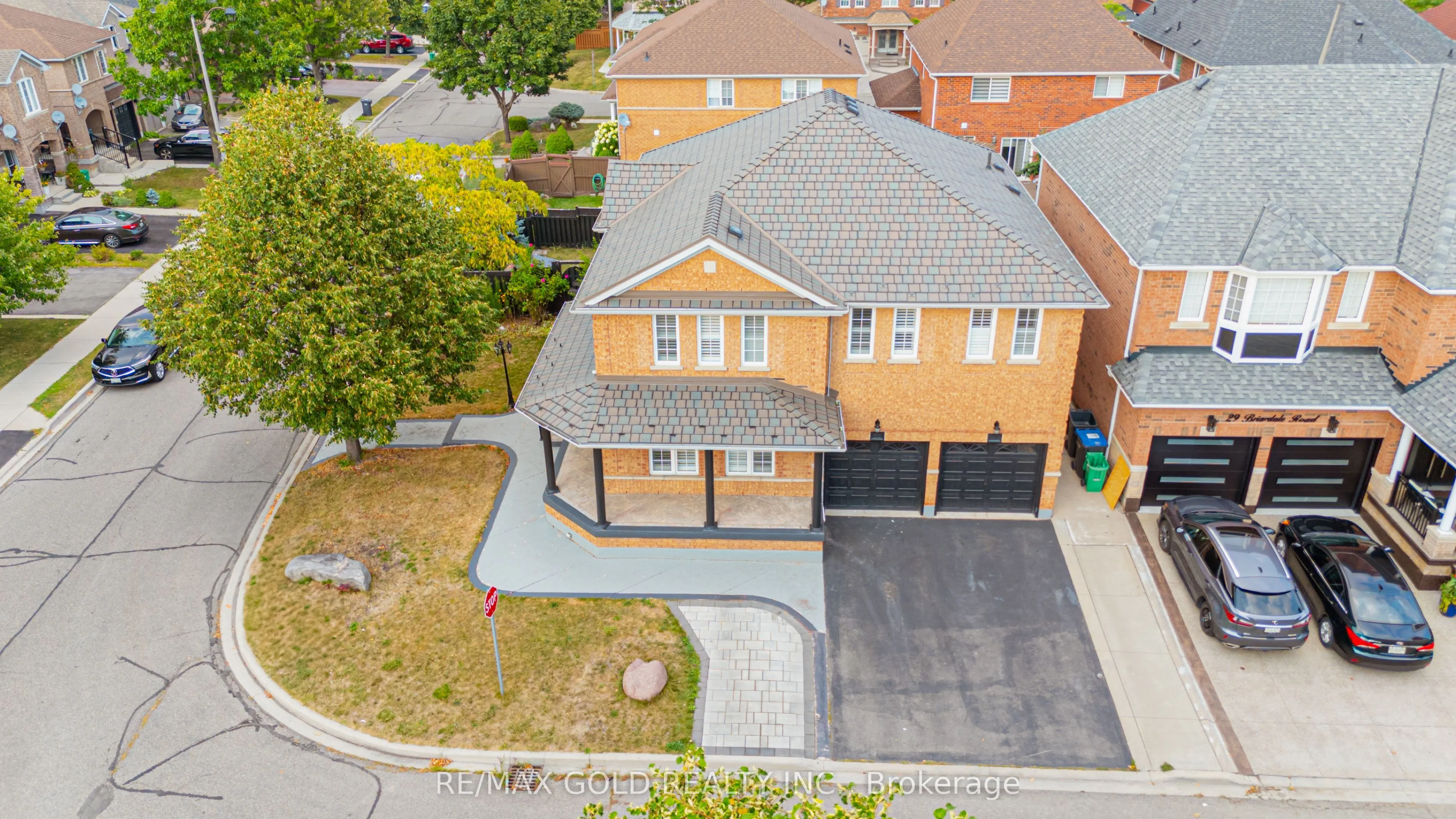 52 LINDERWOOD Drive N