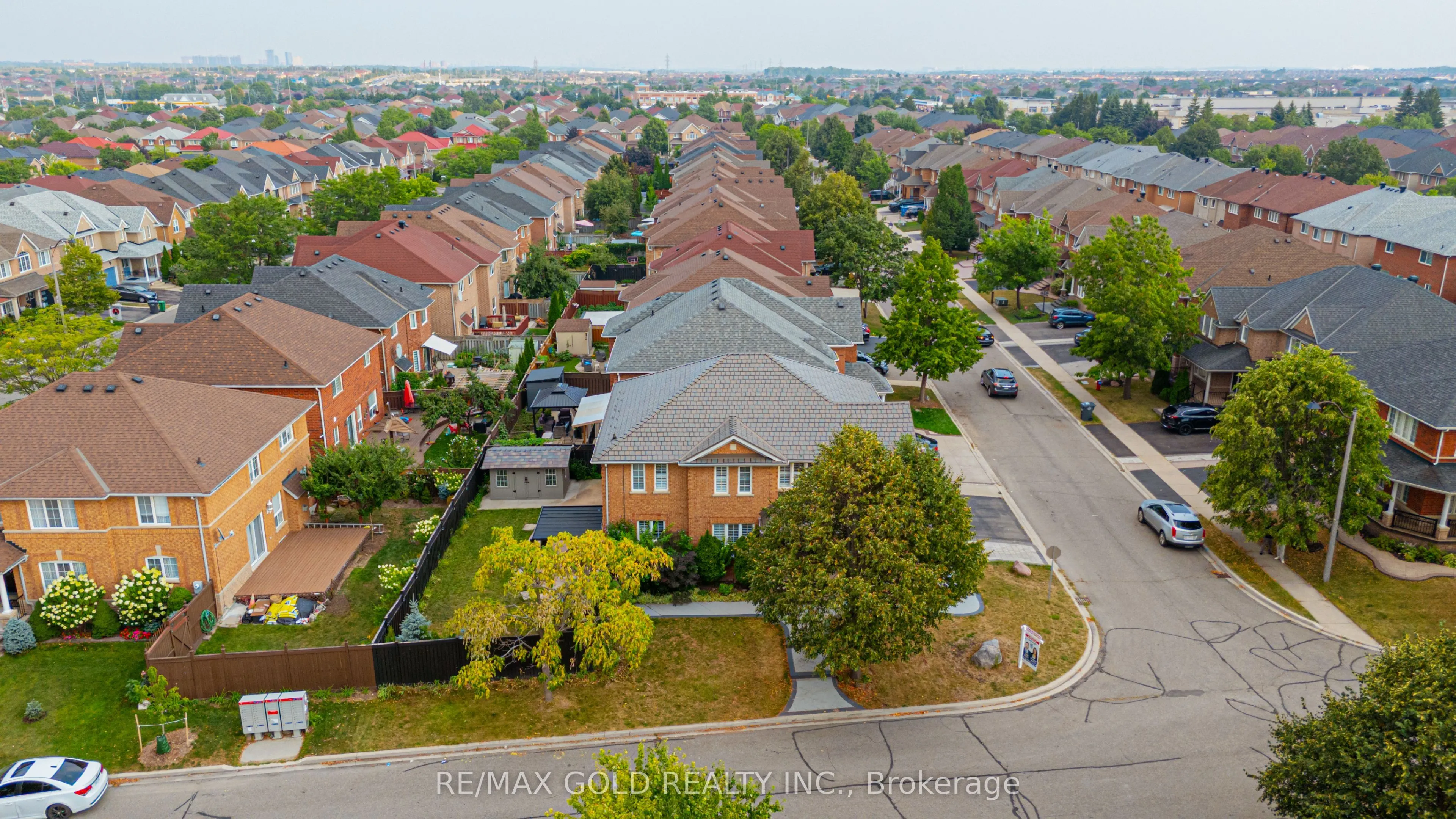 52 LINDERWOOD Drive N