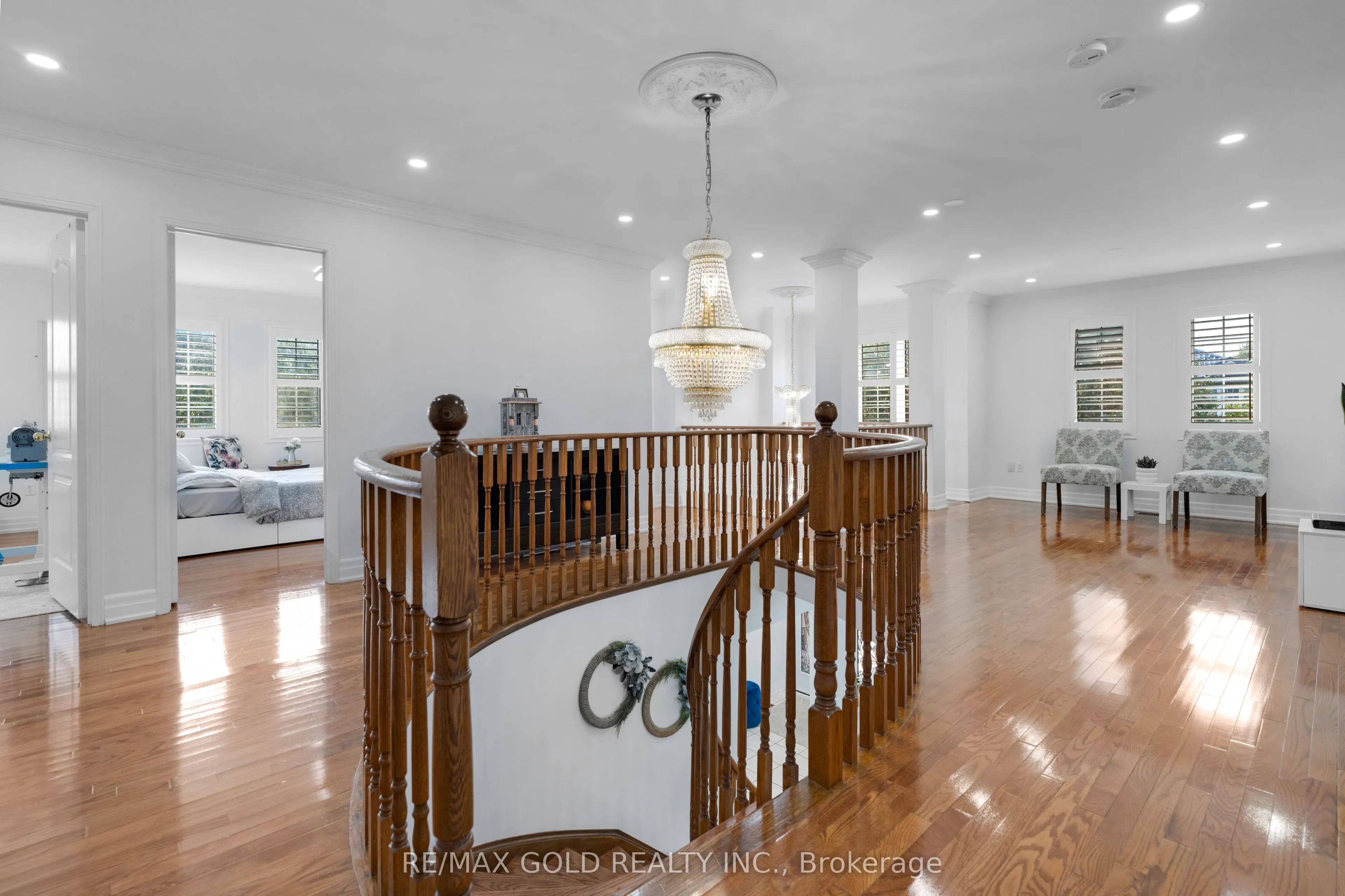 52 LINDERWOOD Drive N