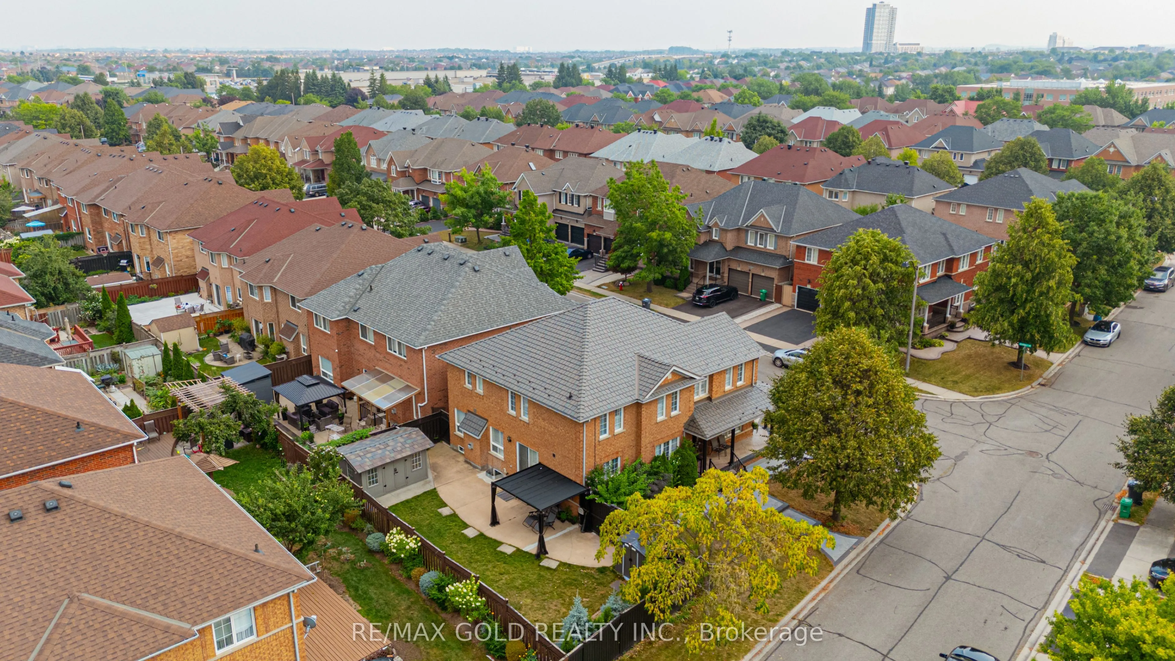 52 LINDERWOOD Drive N