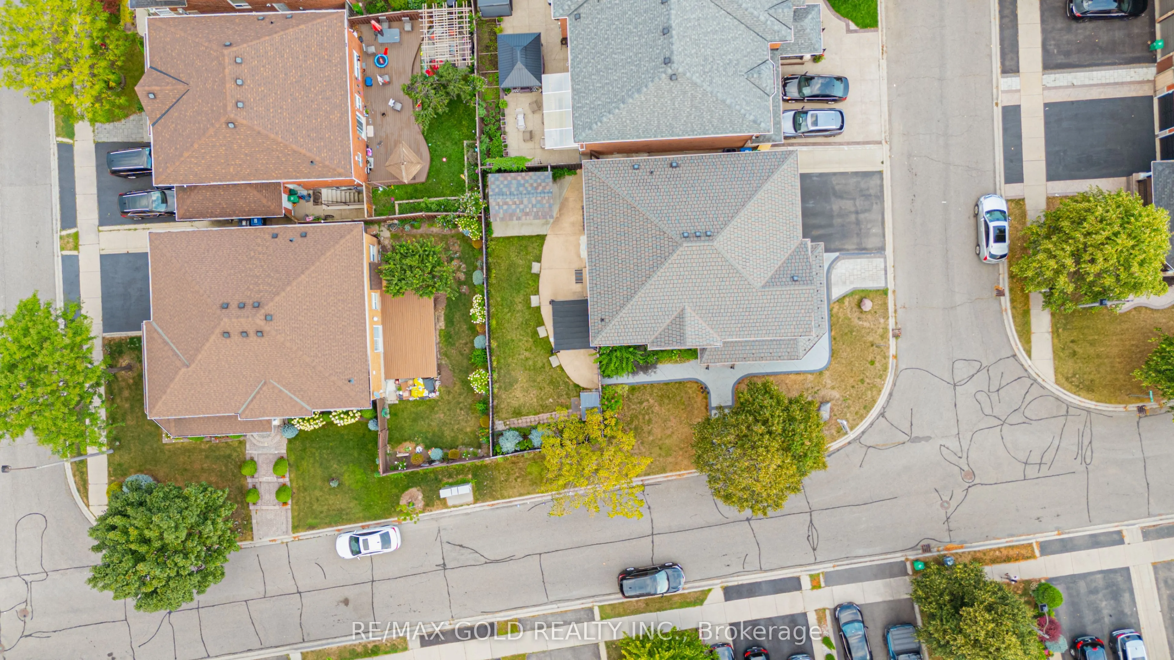 52 LINDERWOOD Drive N