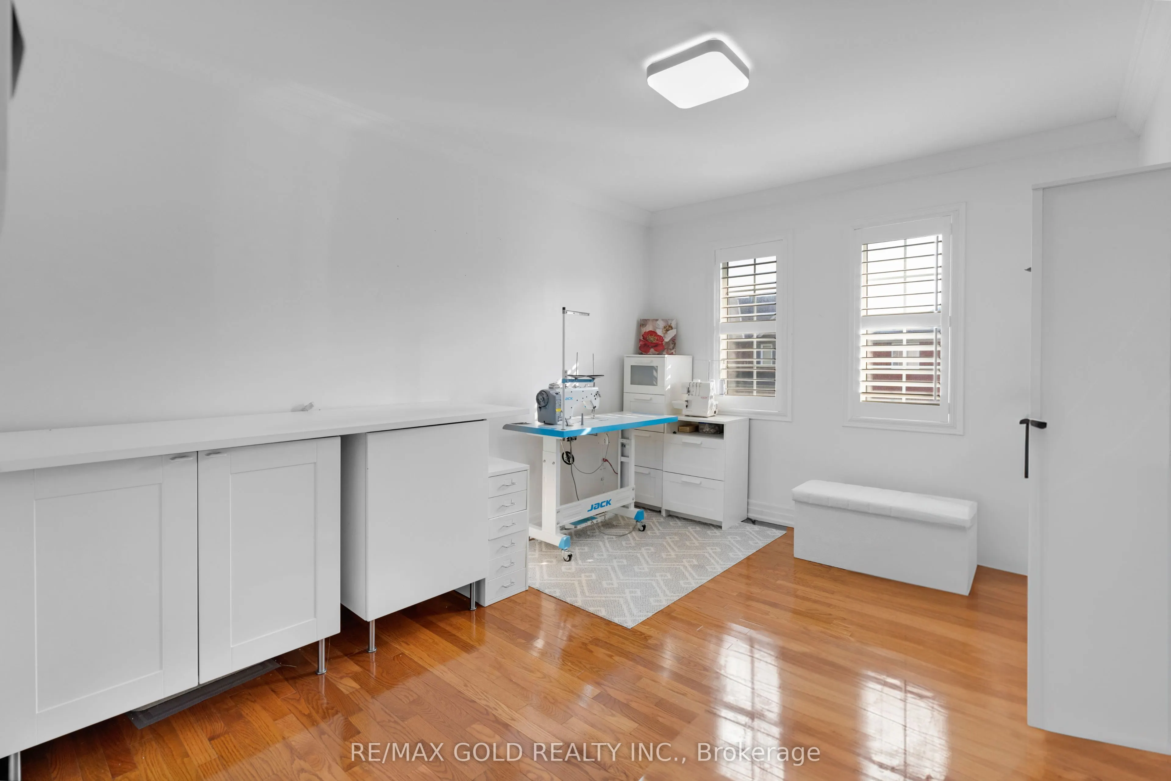 52 LINDERWOOD Drive N