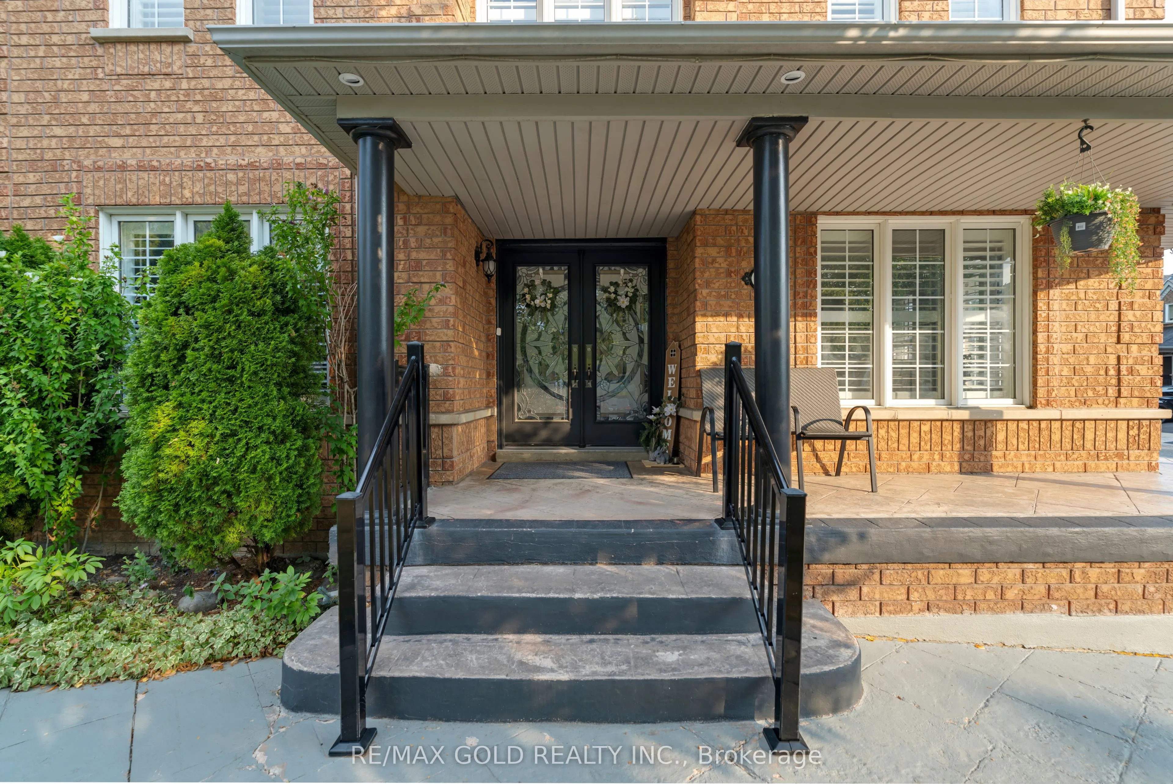 52 LINDERWOOD Drive N
