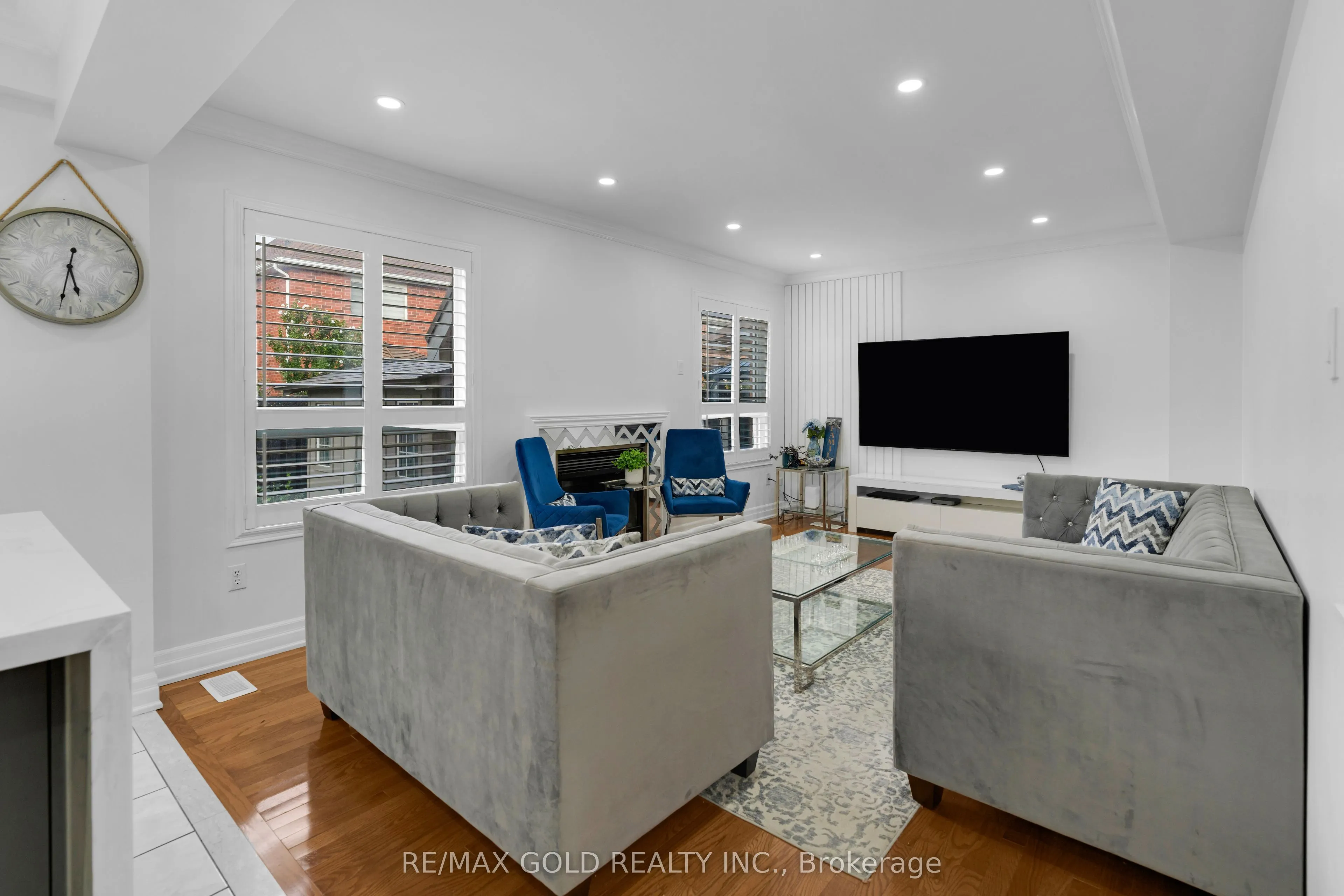 52 LINDERWOOD Drive N