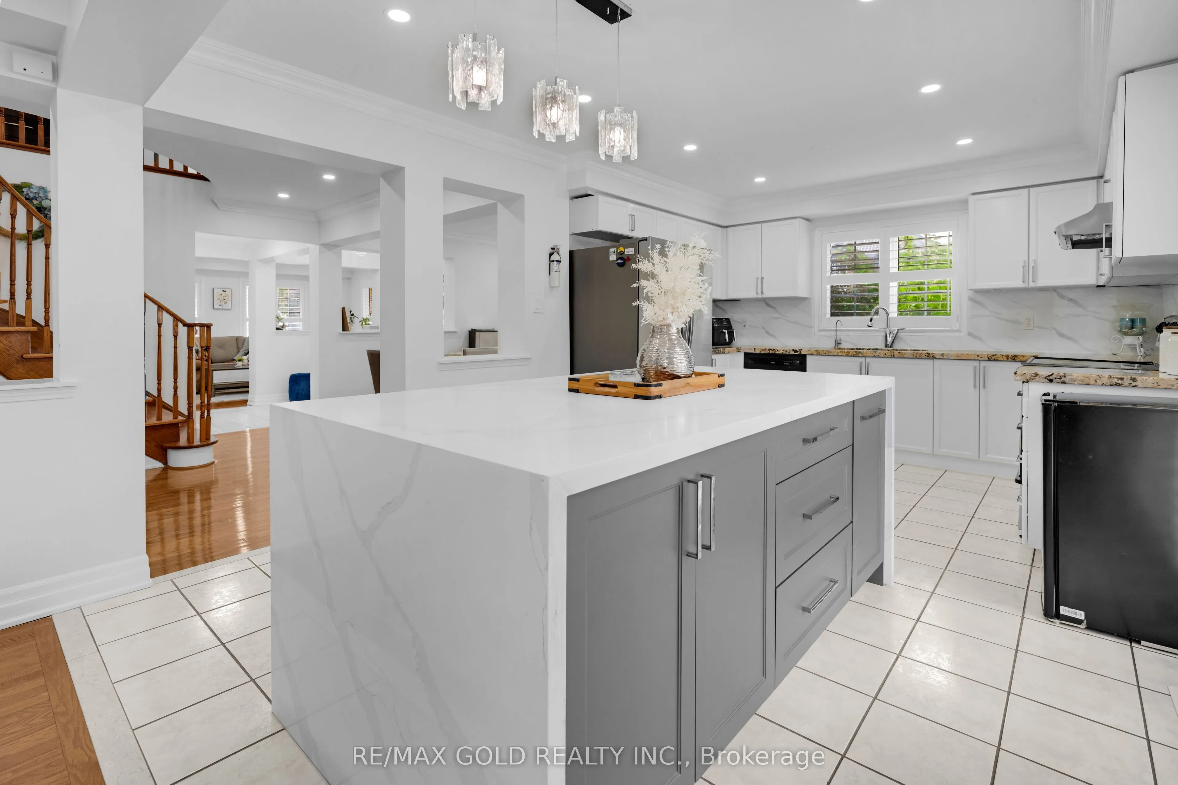 52 LINDERWOOD Drive N