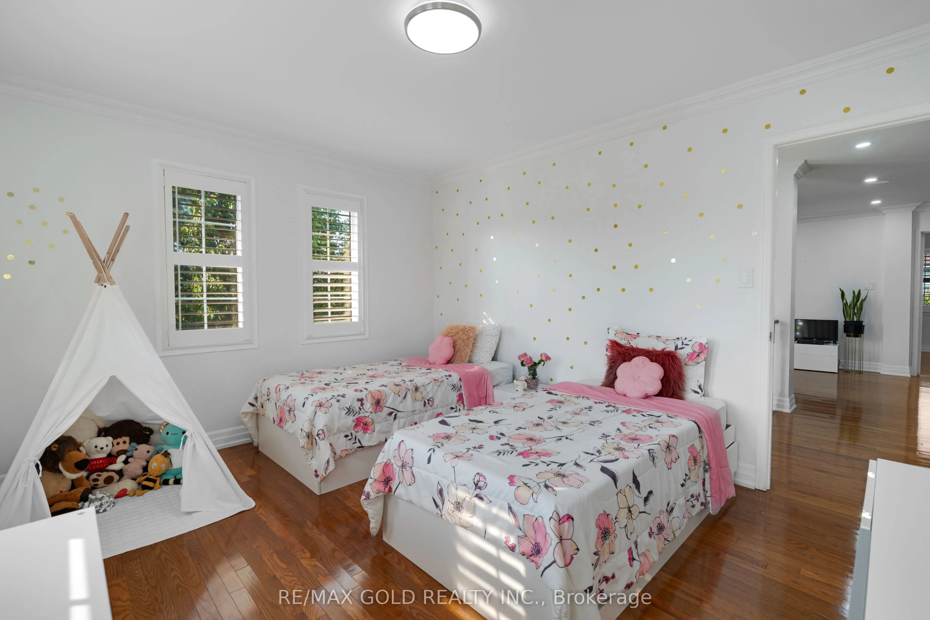 52 LINDERWOOD Drive N