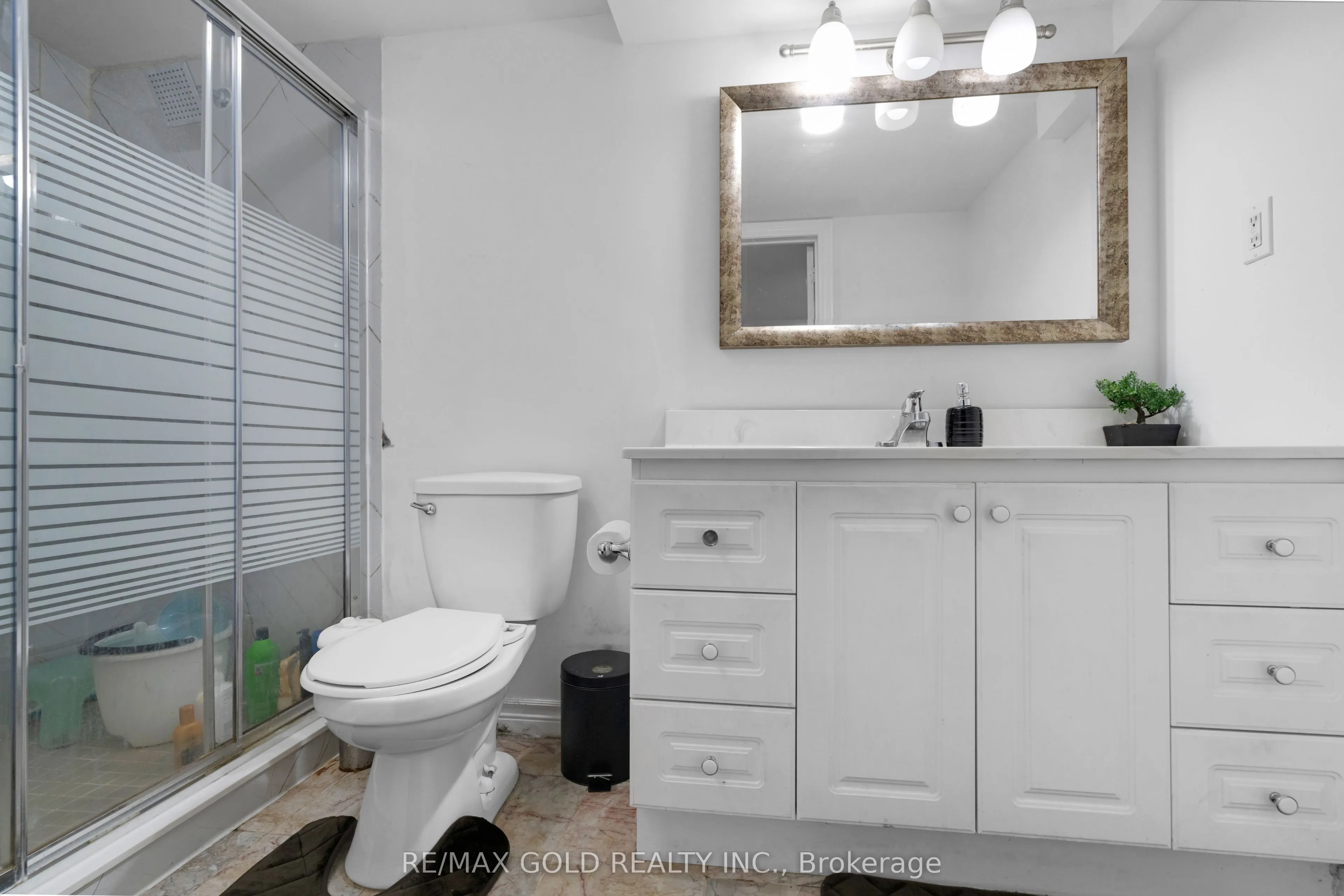 52 LINDERWOOD Drive N