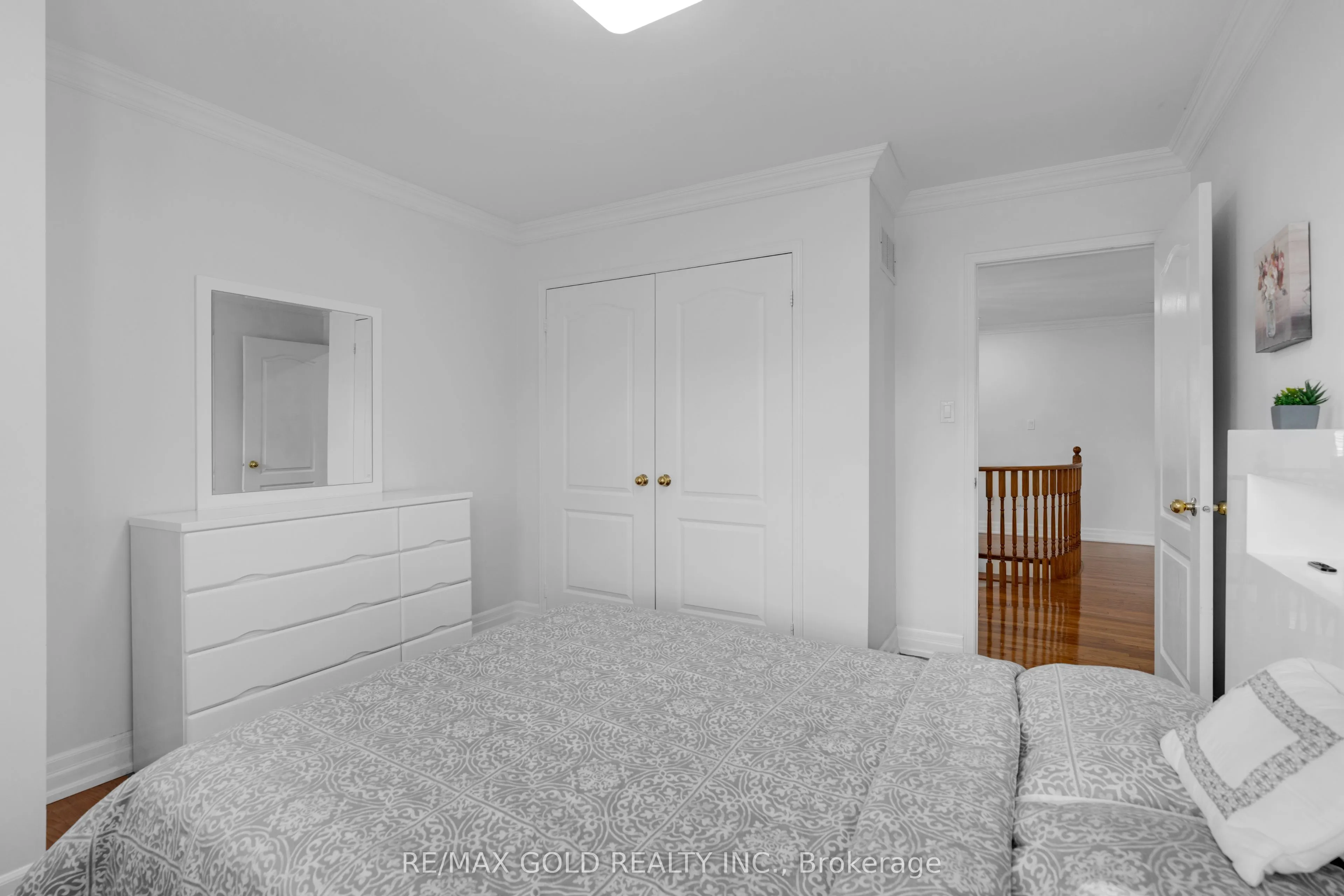52 LINDERWOOD Drive N