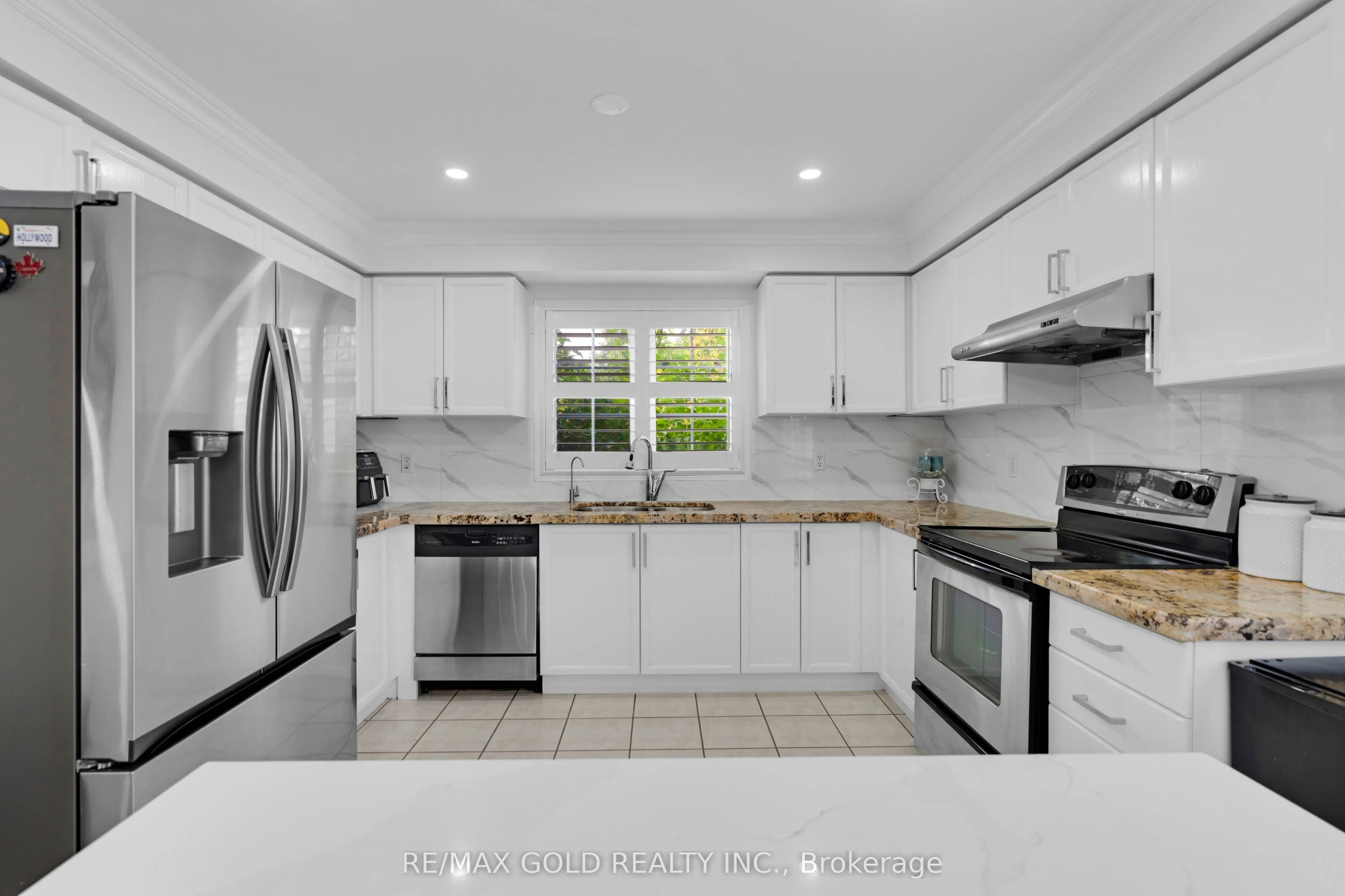 52 LINDERWOOD Drive N