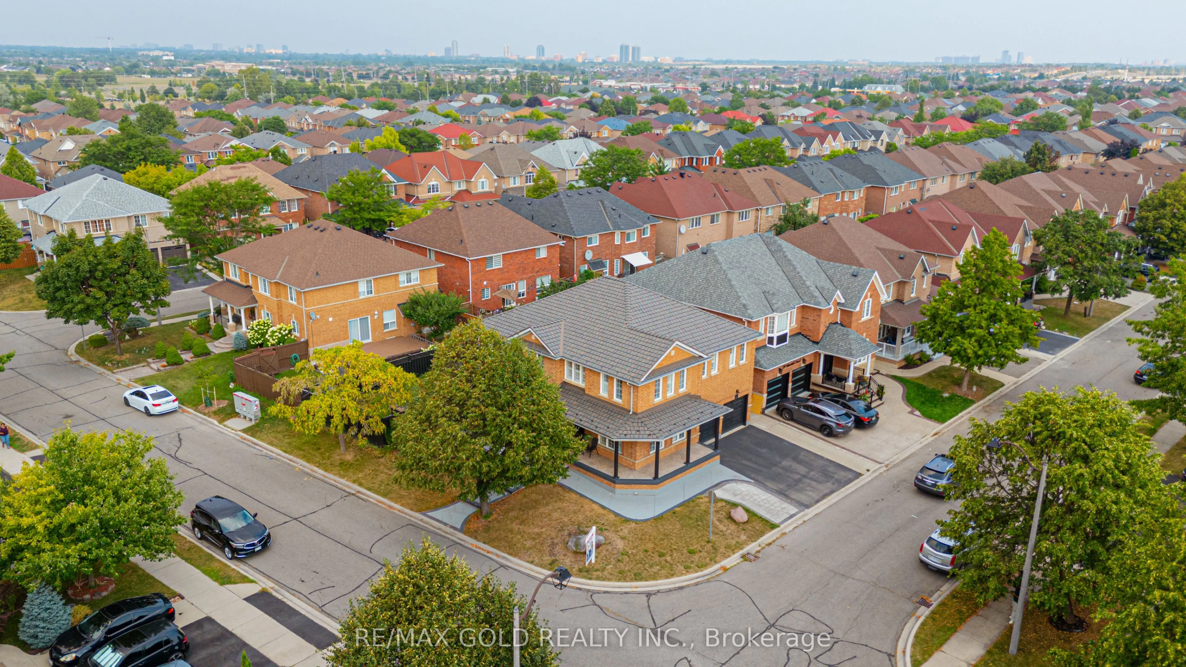 52 LINDERWOOD Drive N