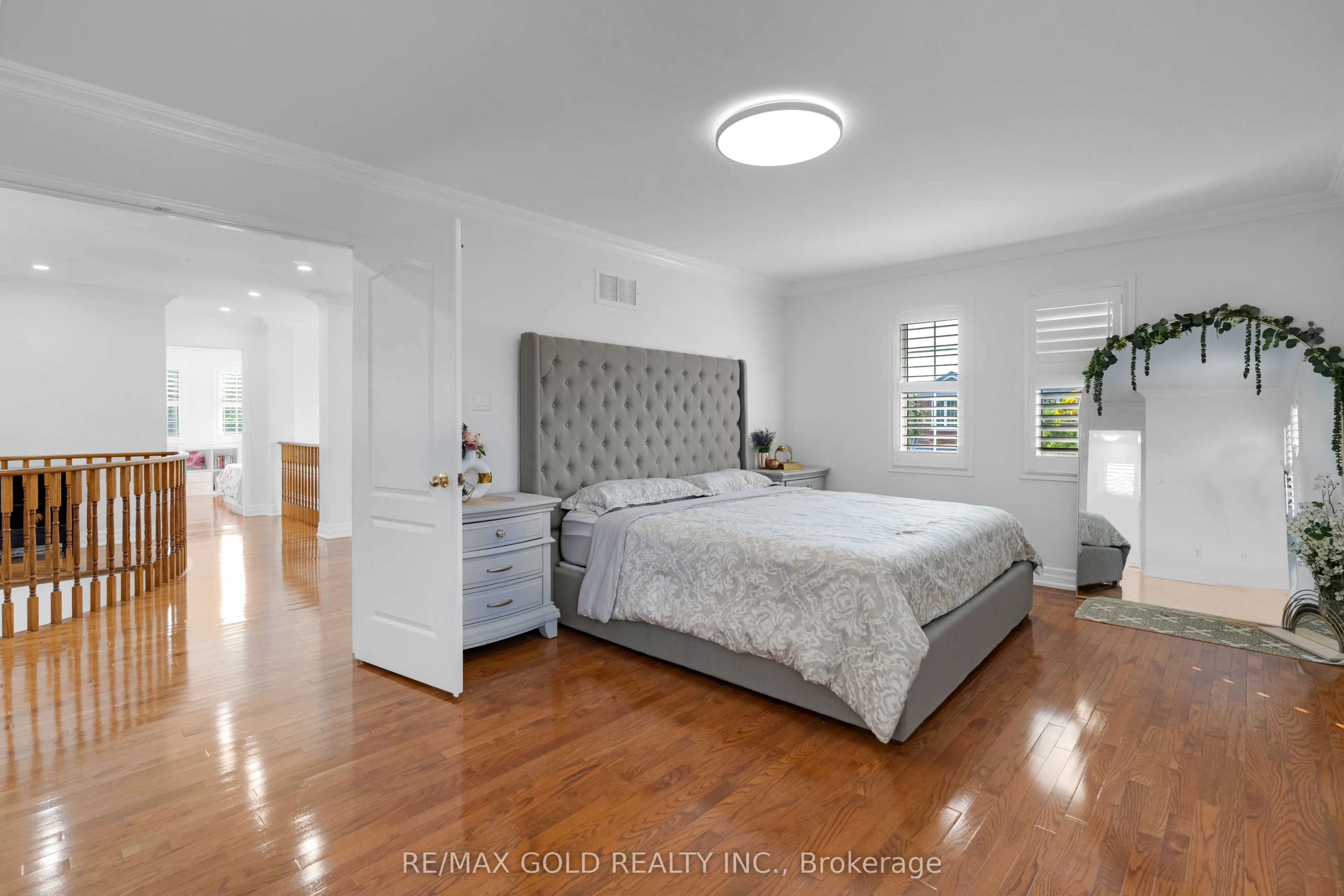 52 LINDERWOOD Drive N