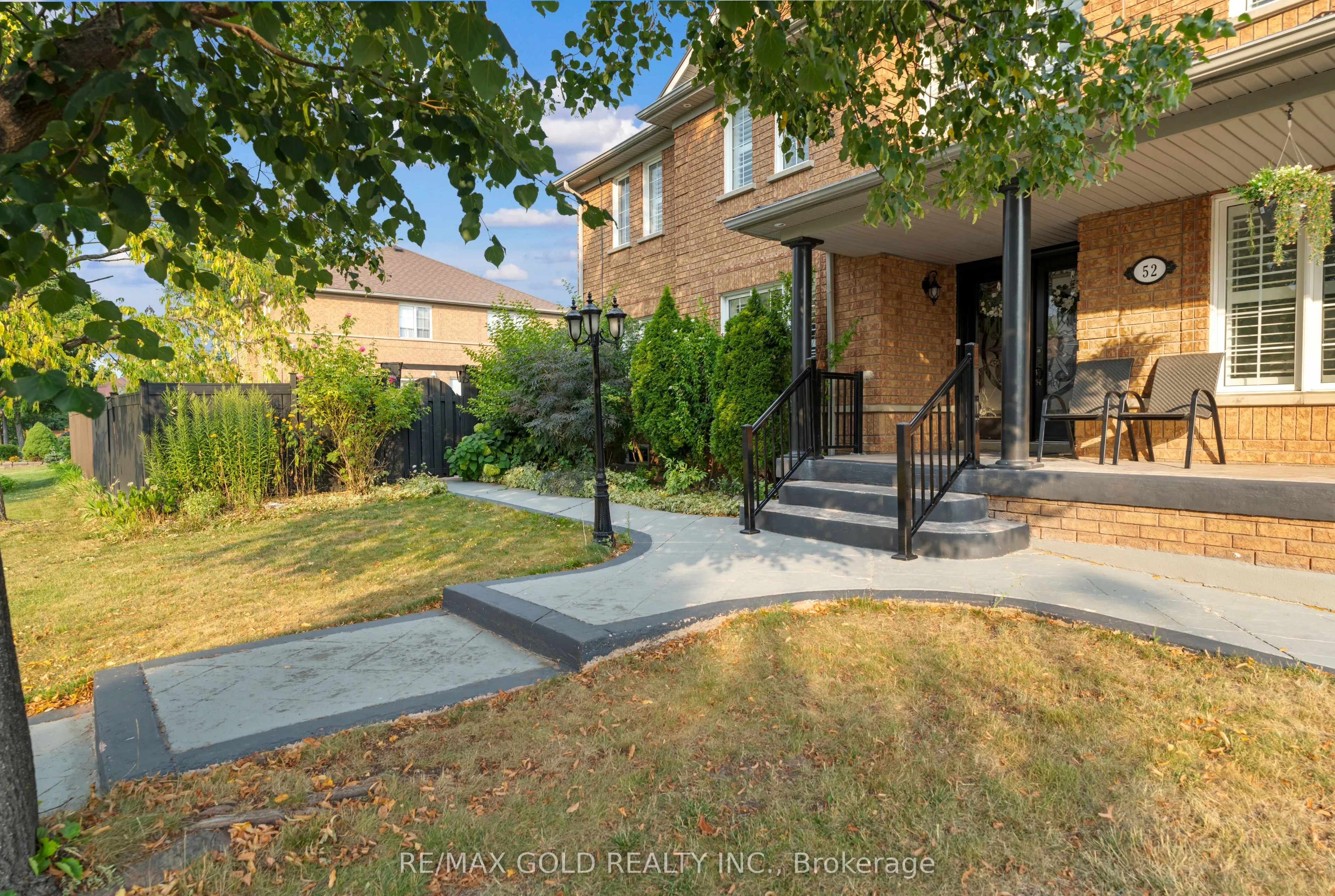 52 LINDERWOOD Drive N