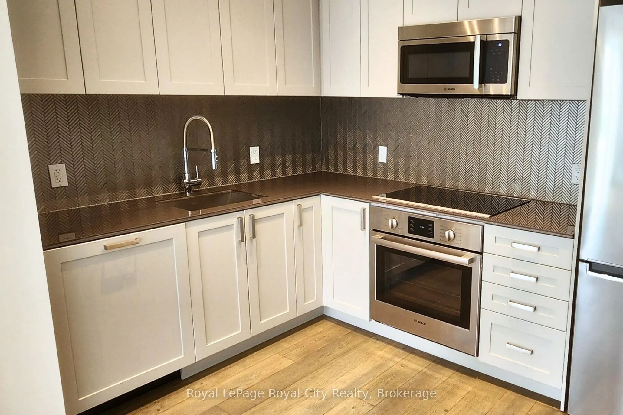 293 The Kingsway, #220