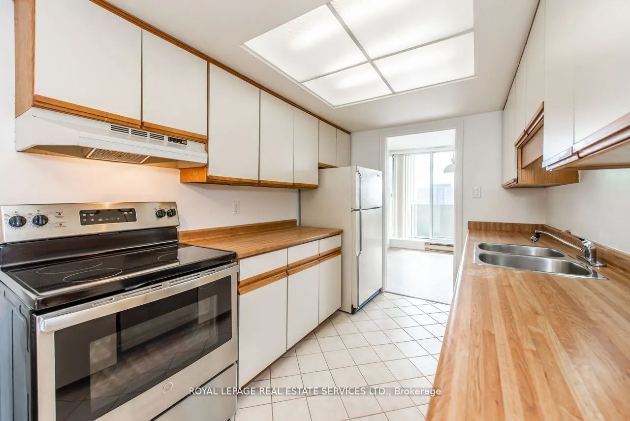 95 La Rose Avenue, #1404