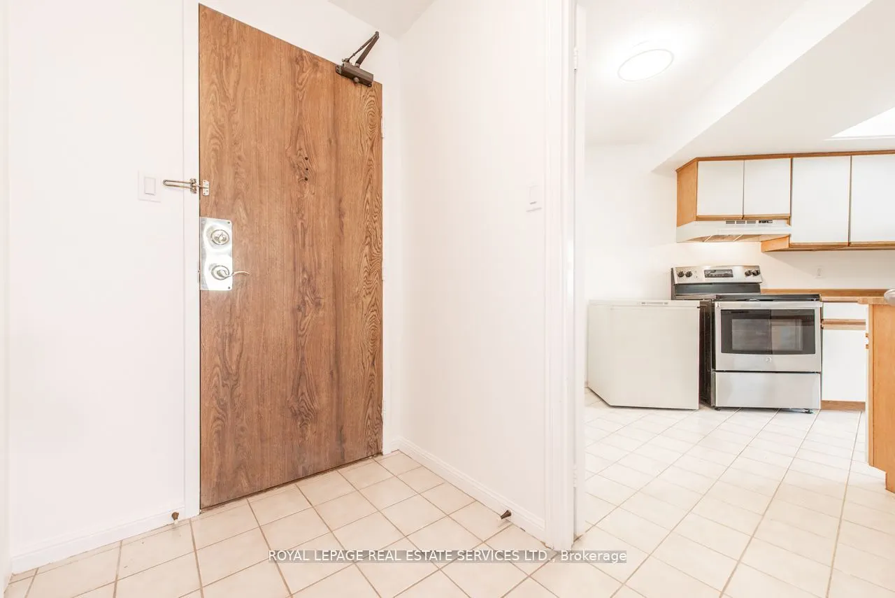 95 La Rose Avenue, #1404