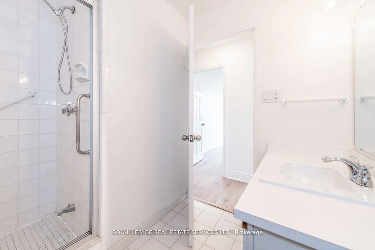95 La Rose Avenue, #1404