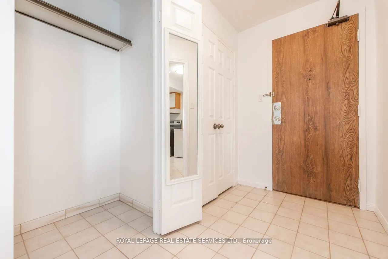 95 La Rose Avenue, #1404