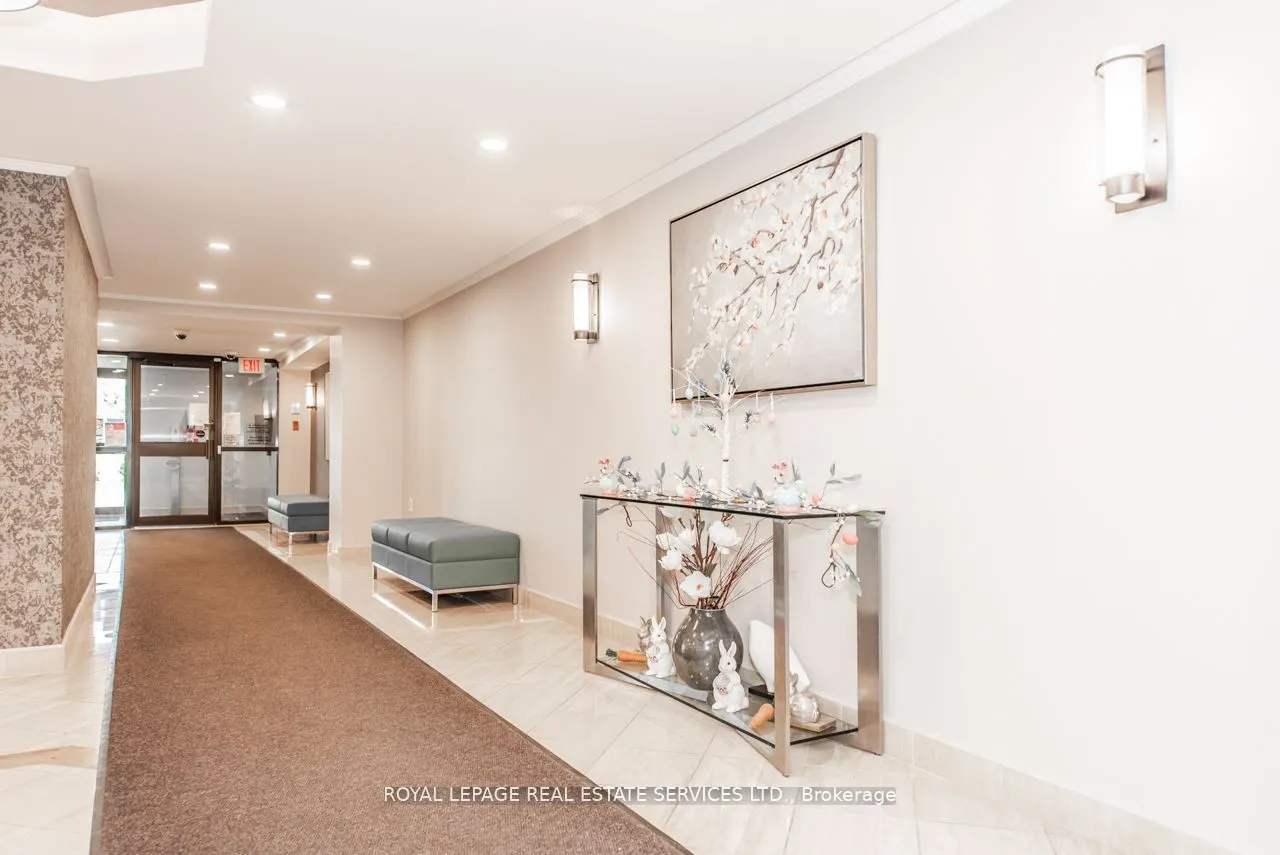 95 La Rose Avenue, #1404