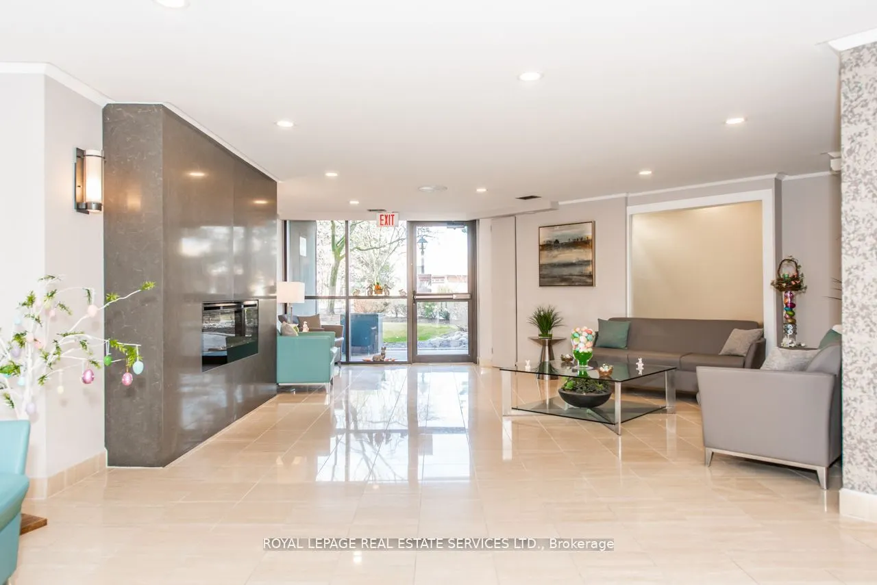 95 La Rose Avenue, #1404