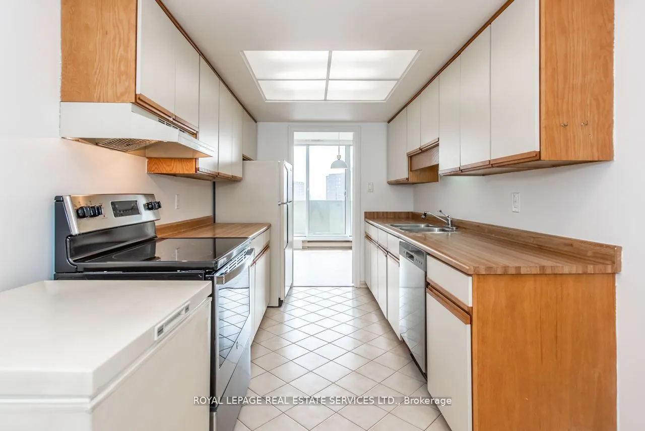 95 La Rose Avenue, #1404