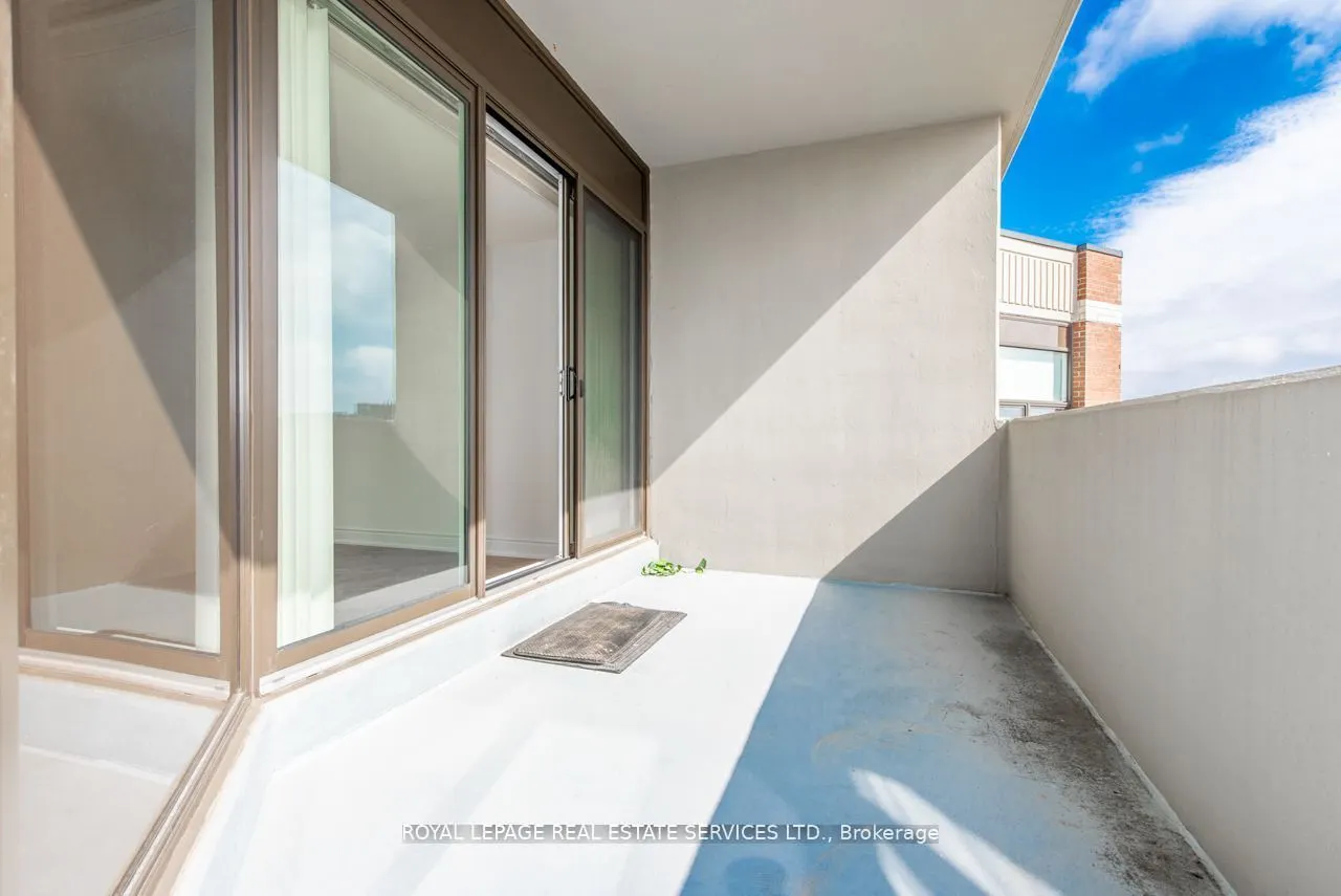 95 La Rose Avenue, #1404