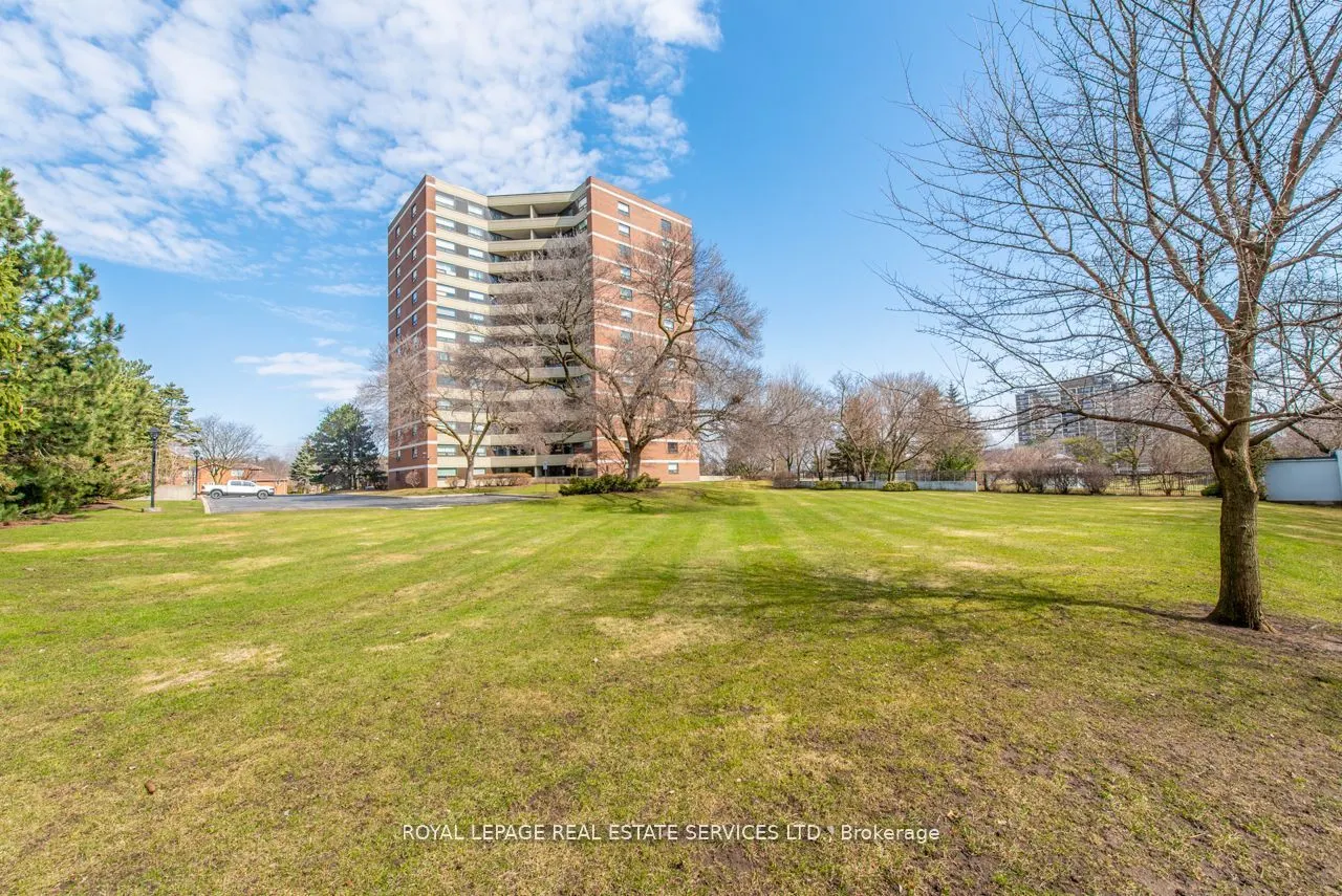 95 La Rose Avenue, #1404