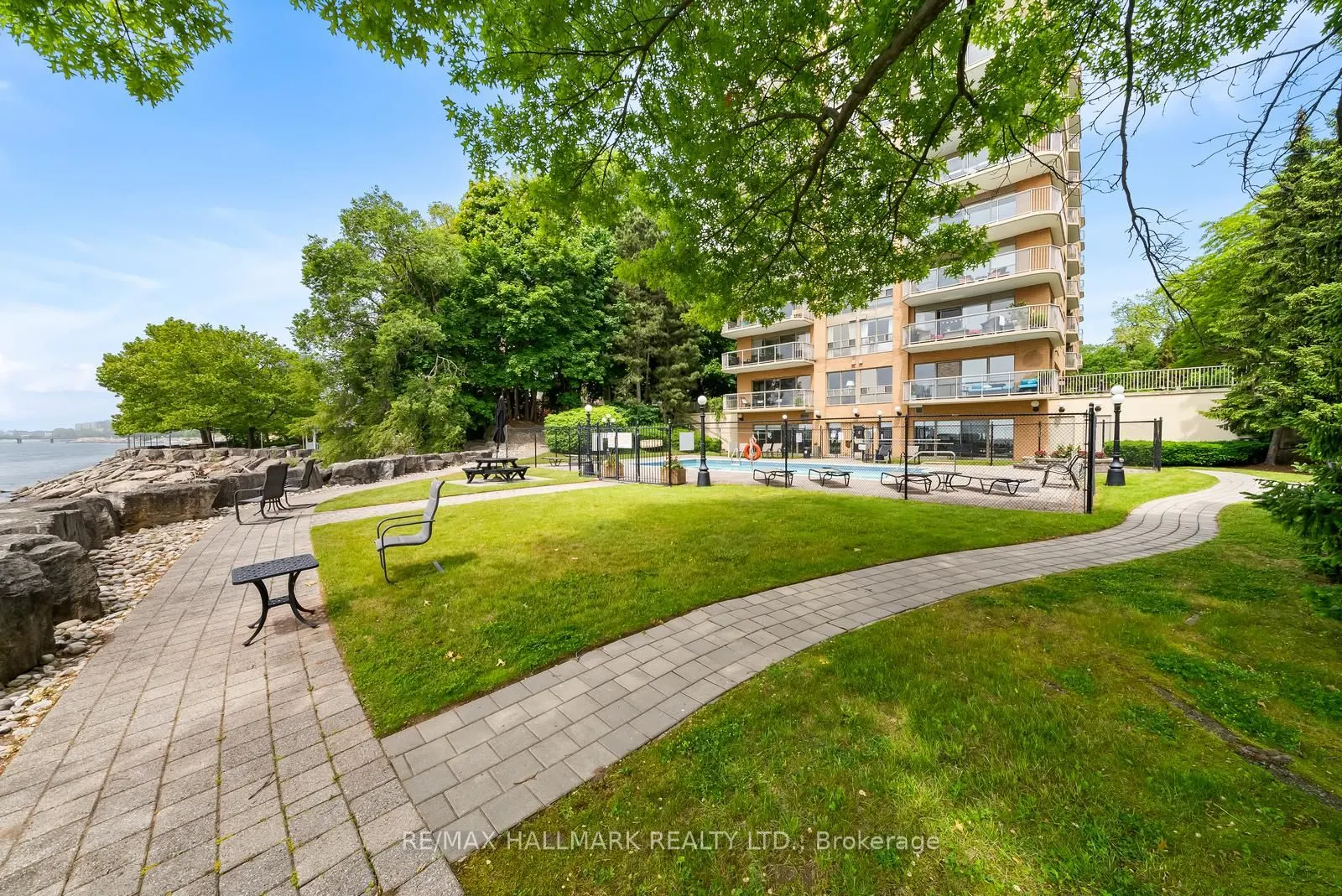 2210 Lakeshore Road, #104