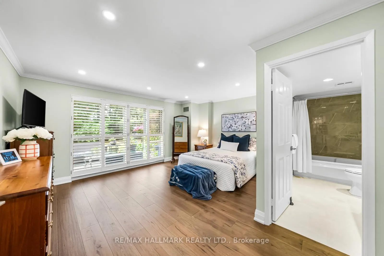 2210 Lakeshore Road, #104