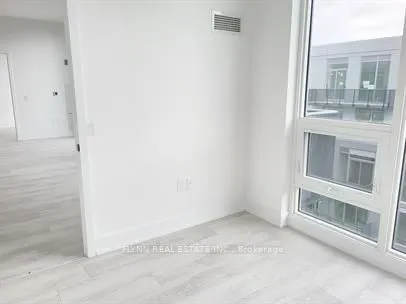 2450 Old Bronte Road, #815