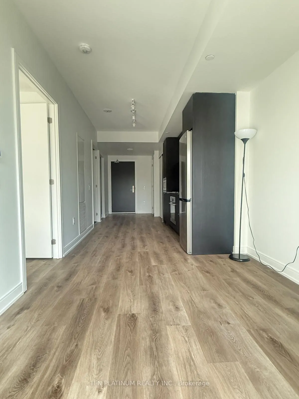 89 Dundas Street W, #222