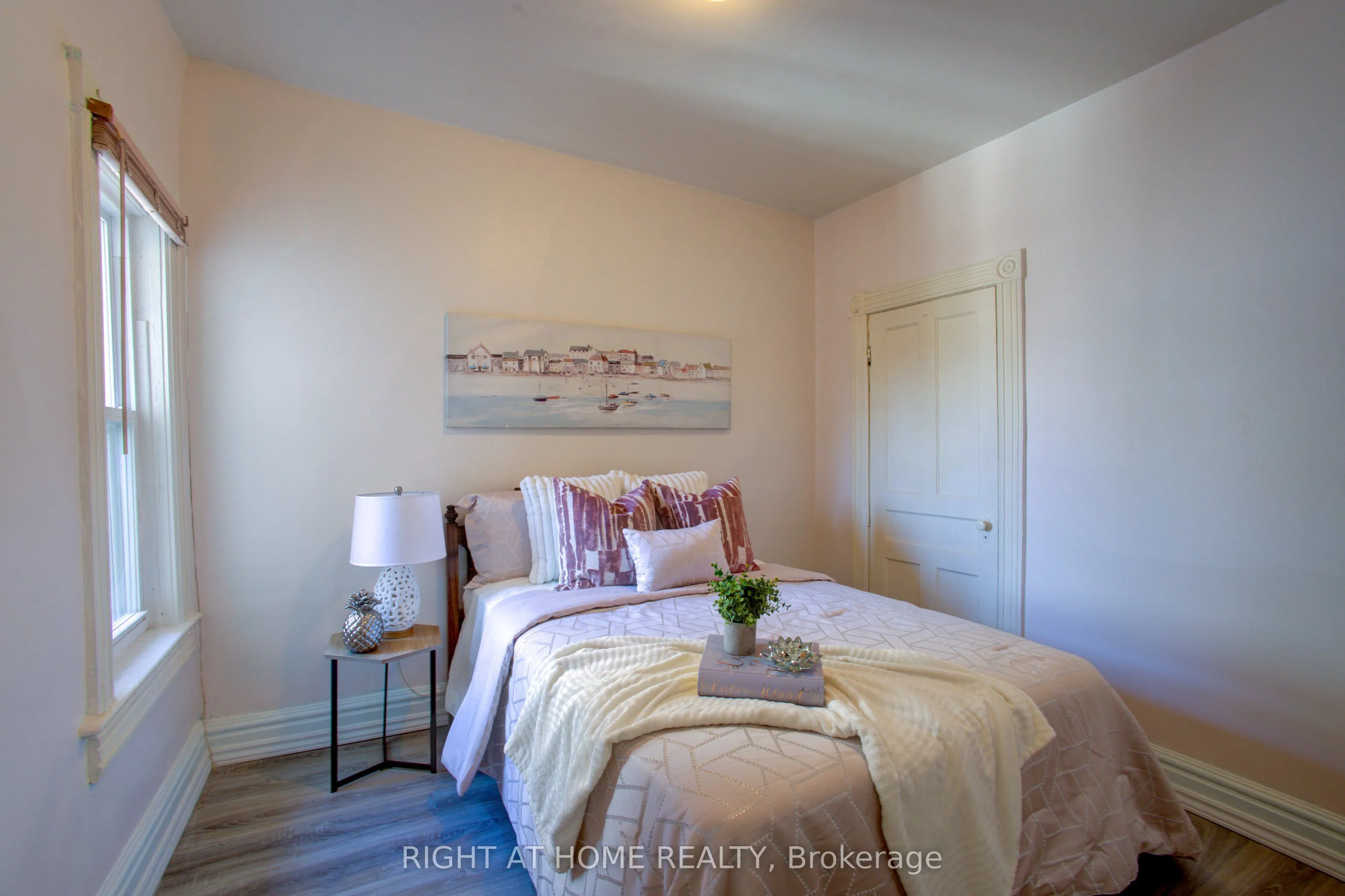 82 Uxbridge Avenue E