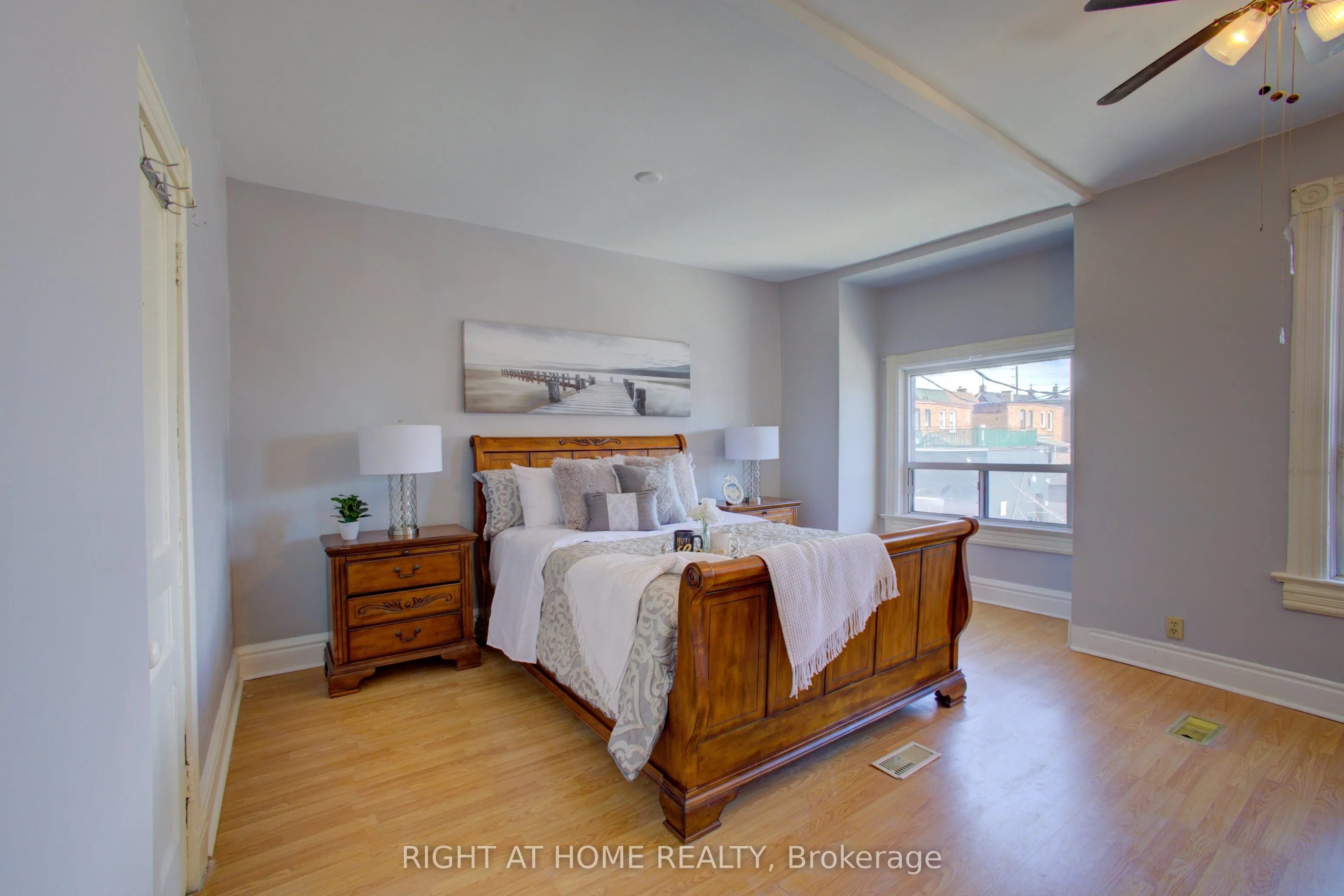 82 Uxbridge Avenue E