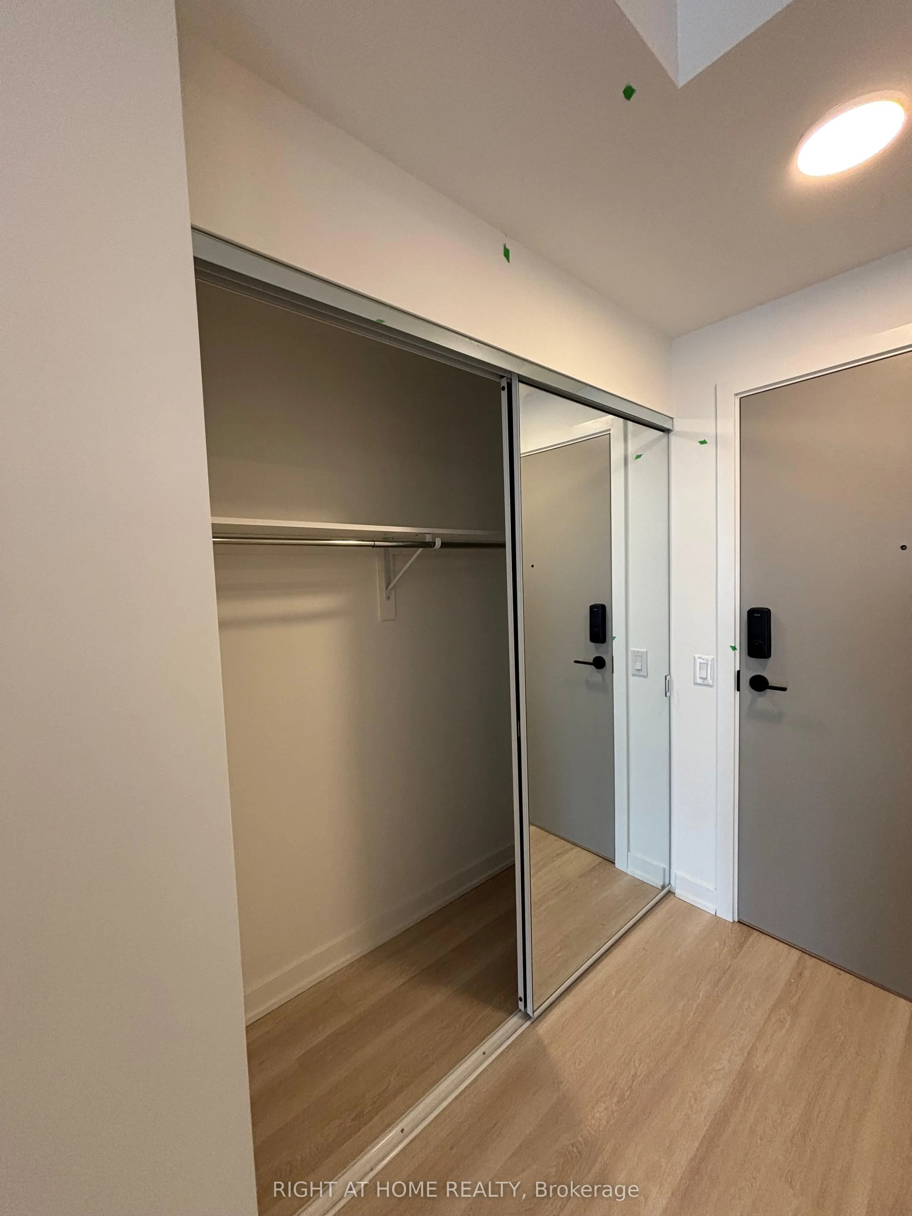 5081 HURONTARIO Street, #2704