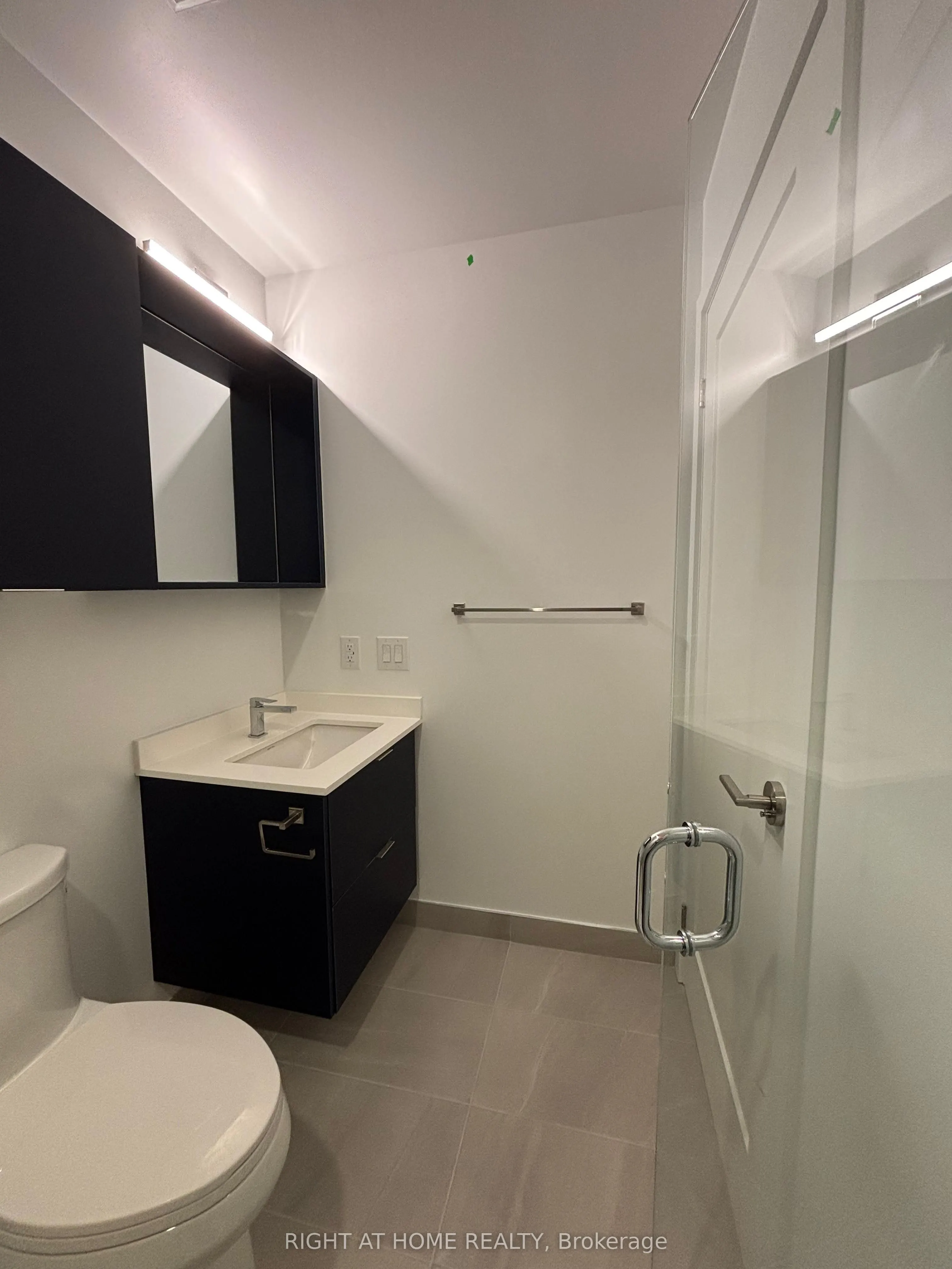5081 HURONTARIO Street, #2704
