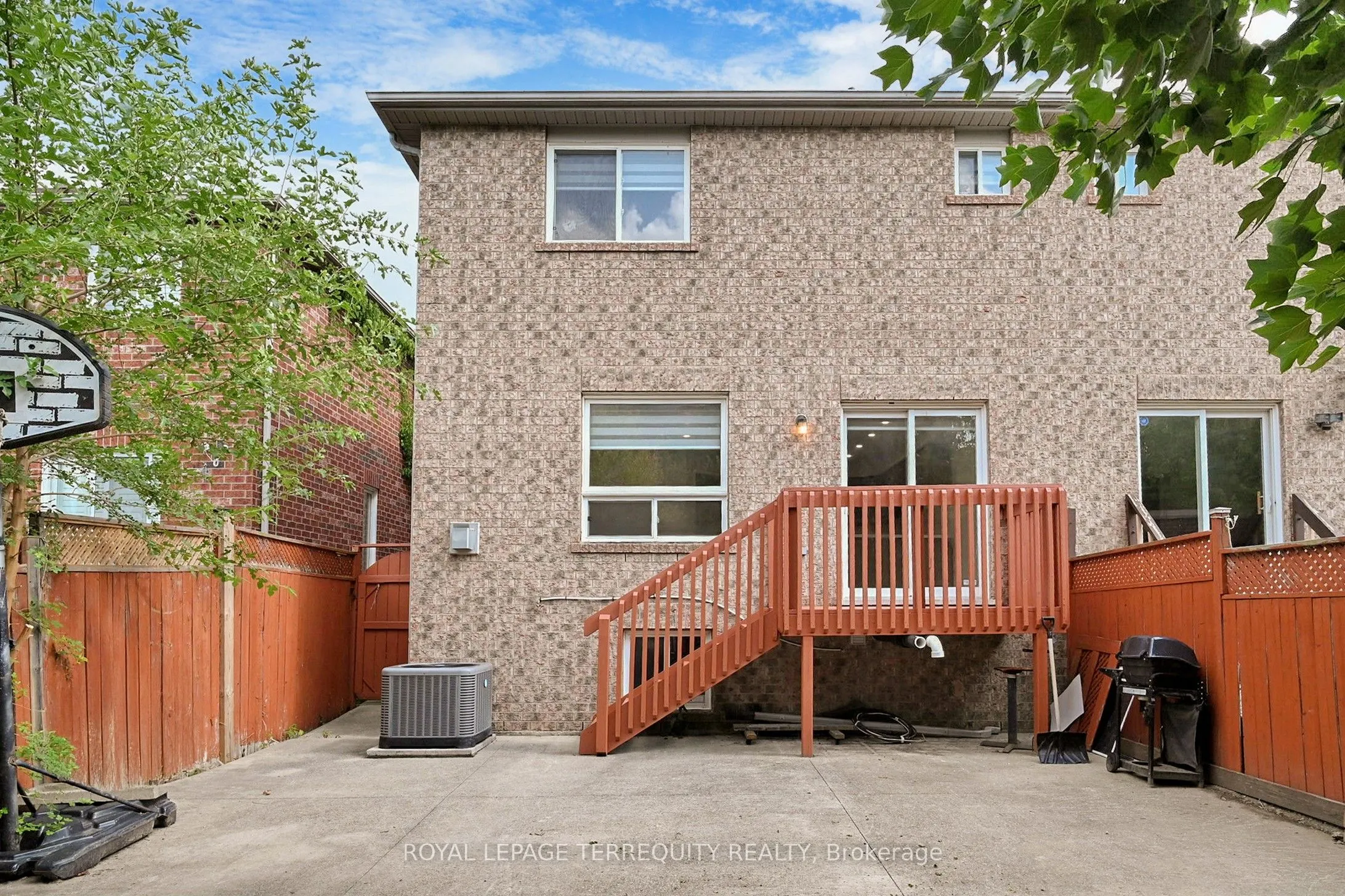 54 Mistdale Crescent