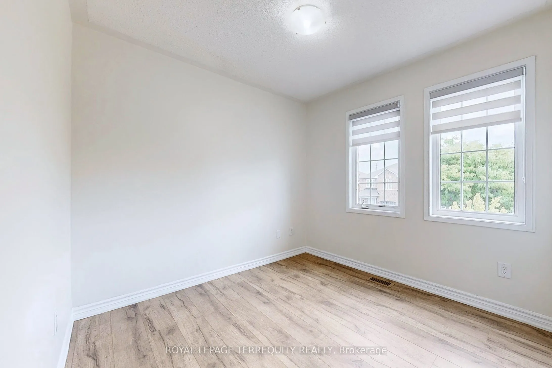 54 Mistdale Crescent