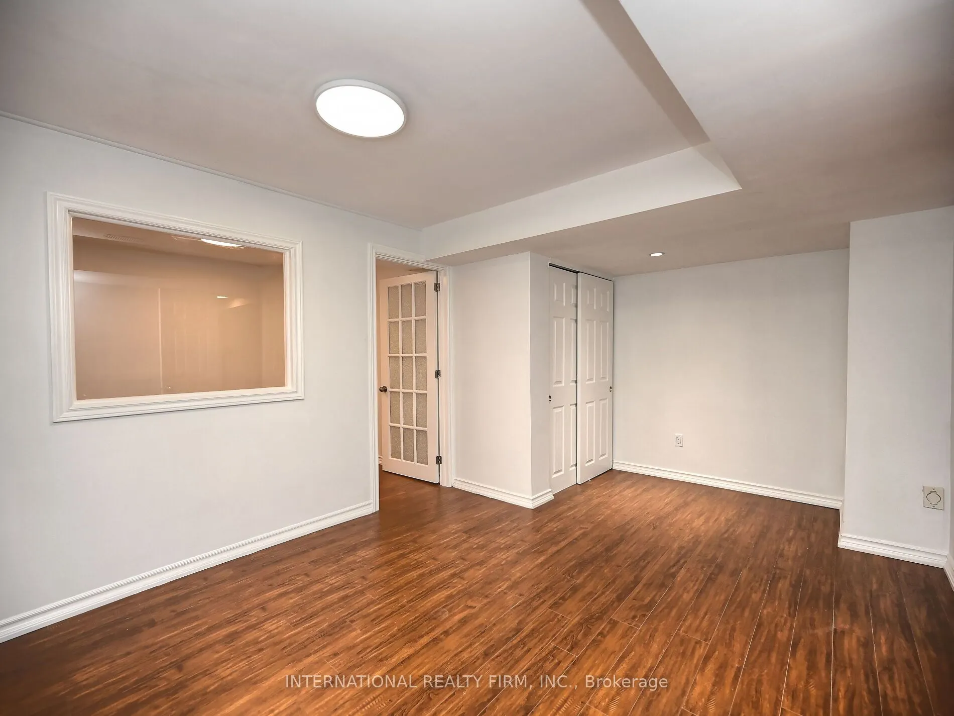 2382 Falkland Crescent