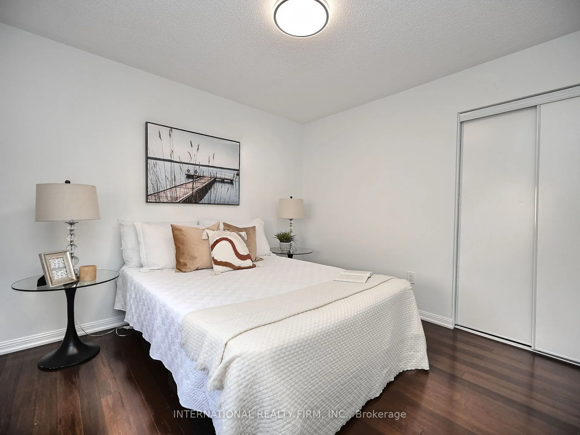 2382 Falkland Crescent