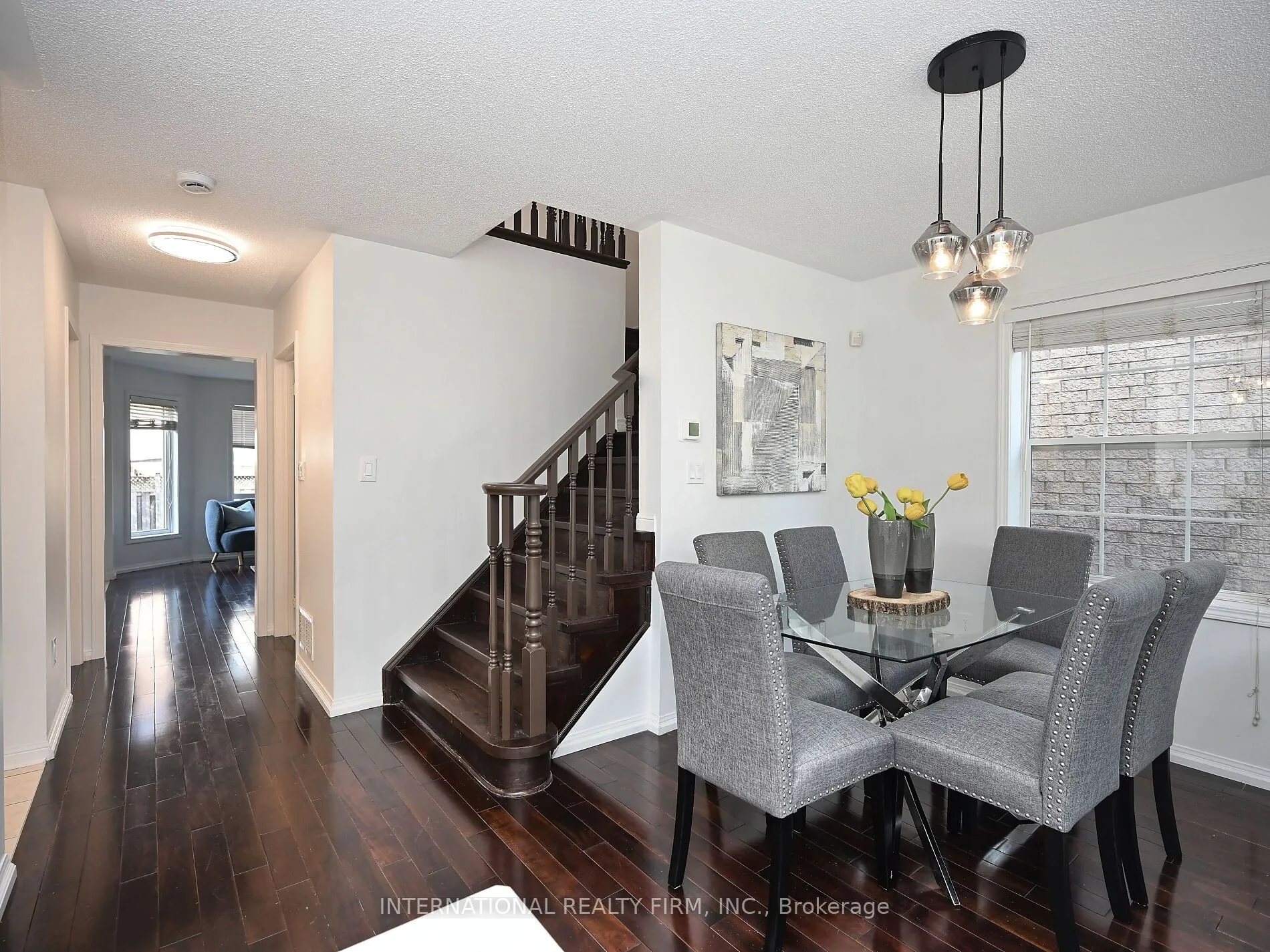 2382 Falkland Crescent