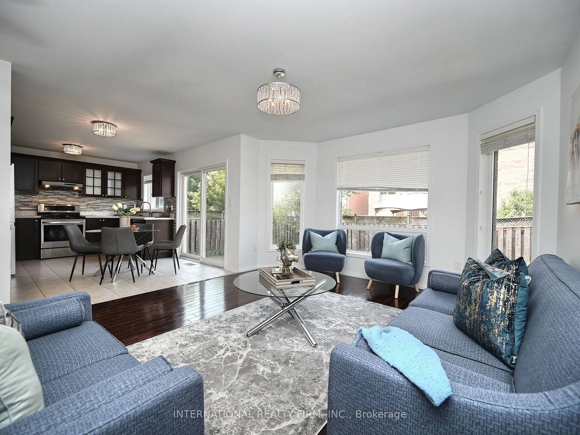 2382 Falkland Crescent