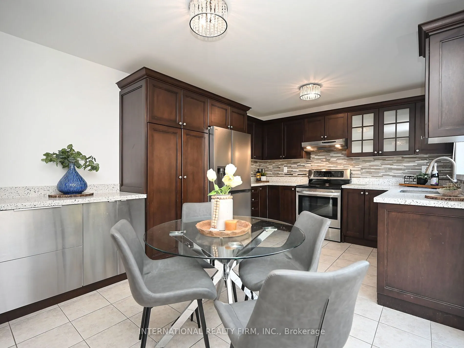 2382 Falkland Crescent