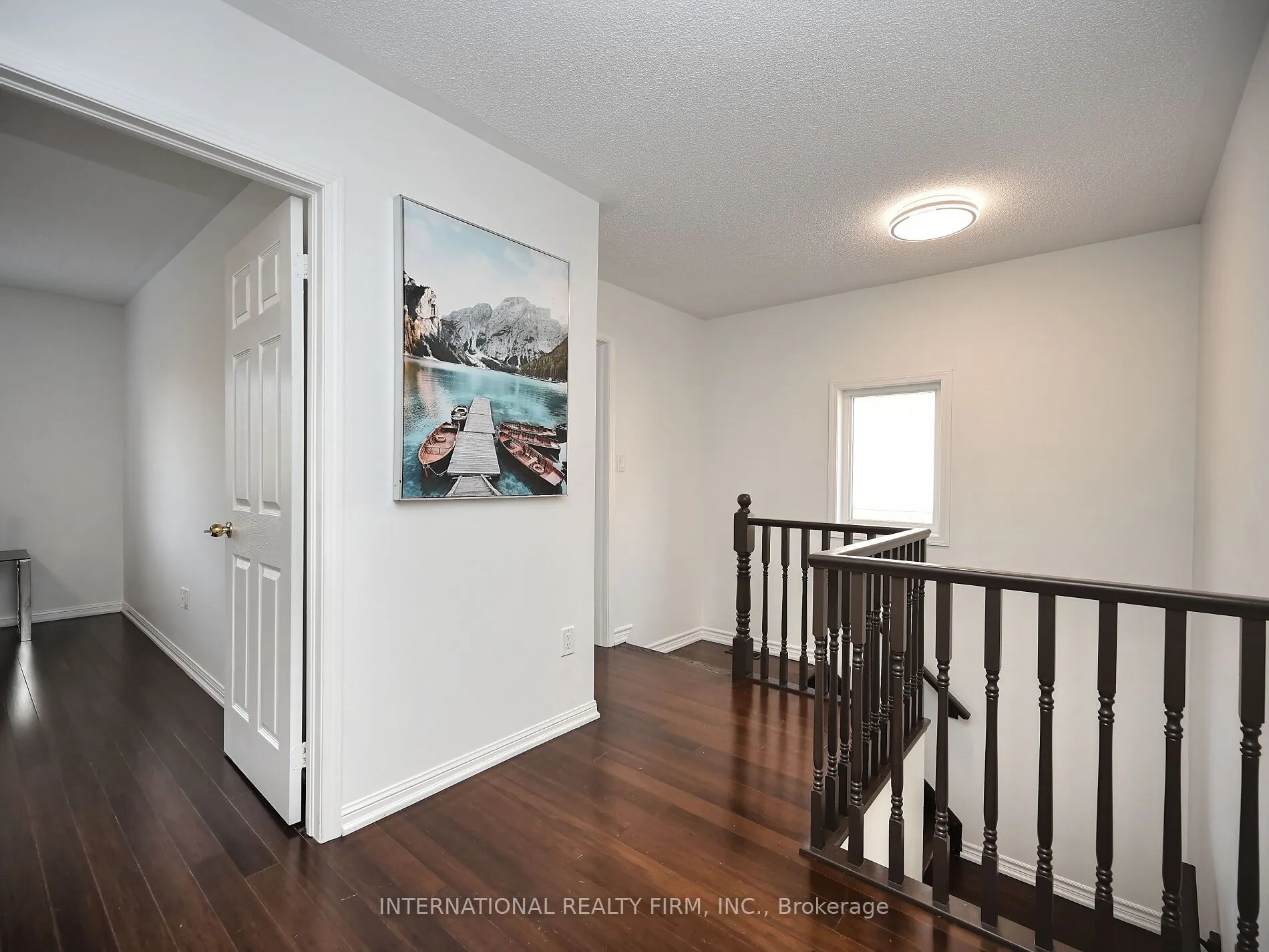 2382 Falkland Crescent