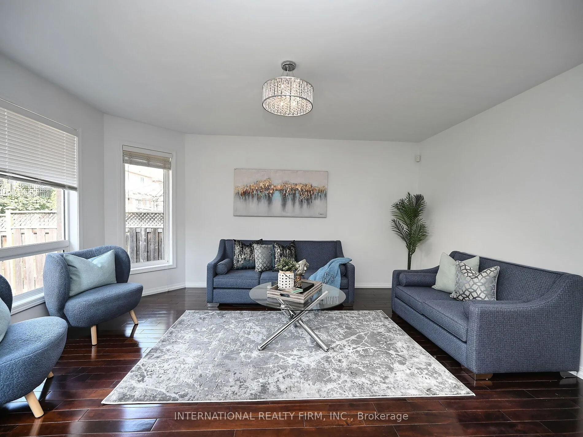 2382 Falkland Crescent