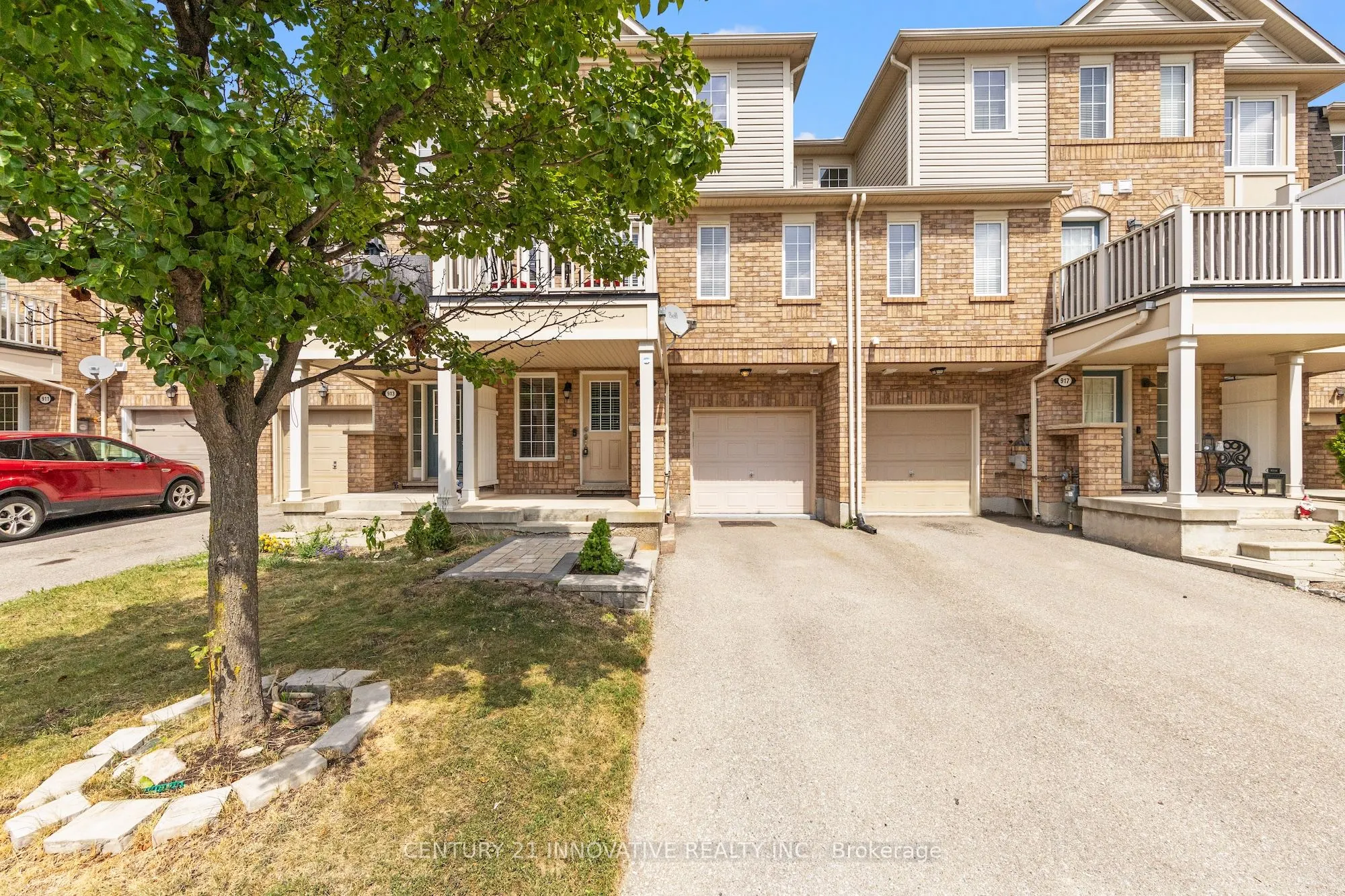 915 Hasselfeldt Heights