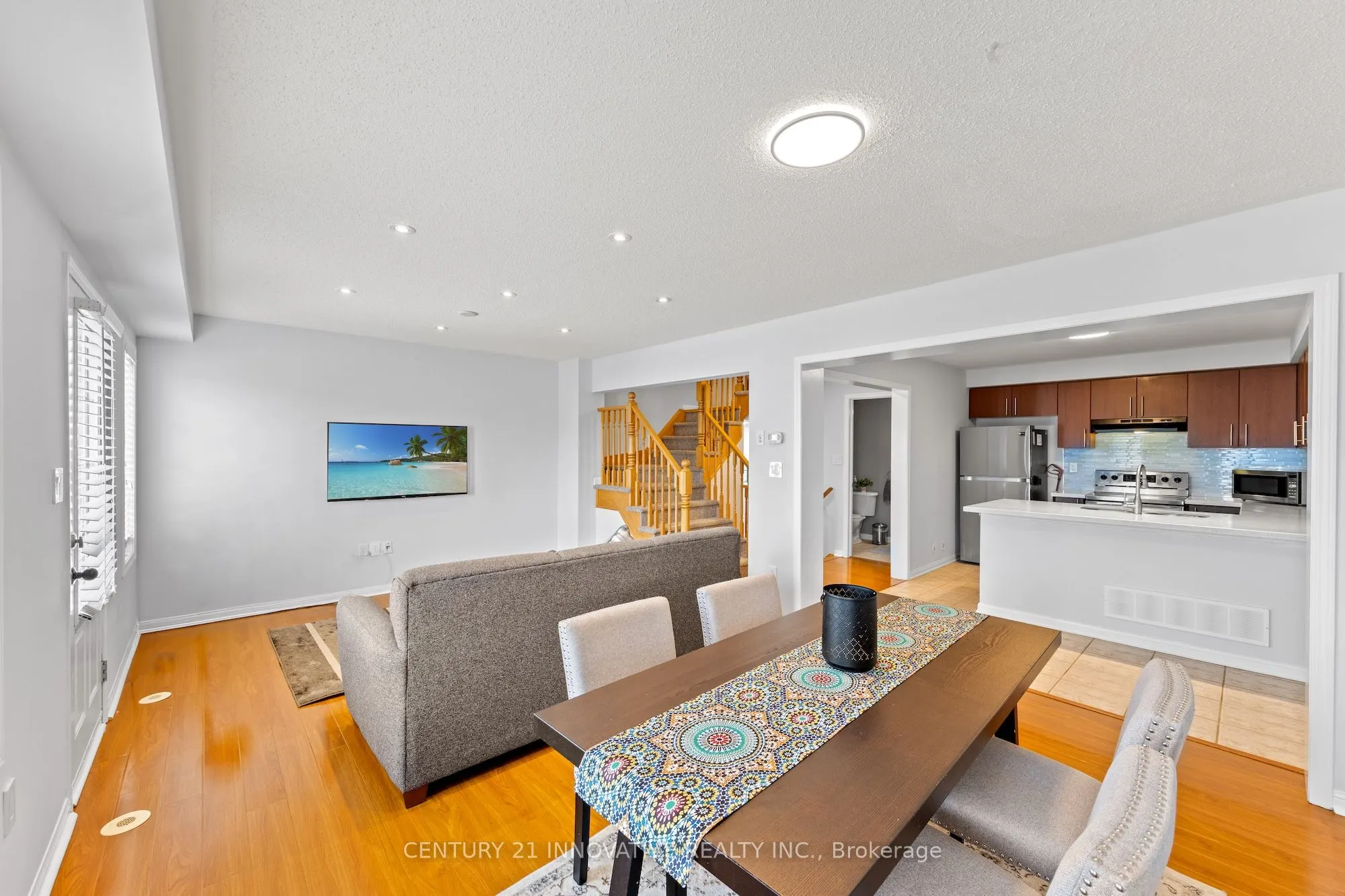 915 Hasselfeldt Heights